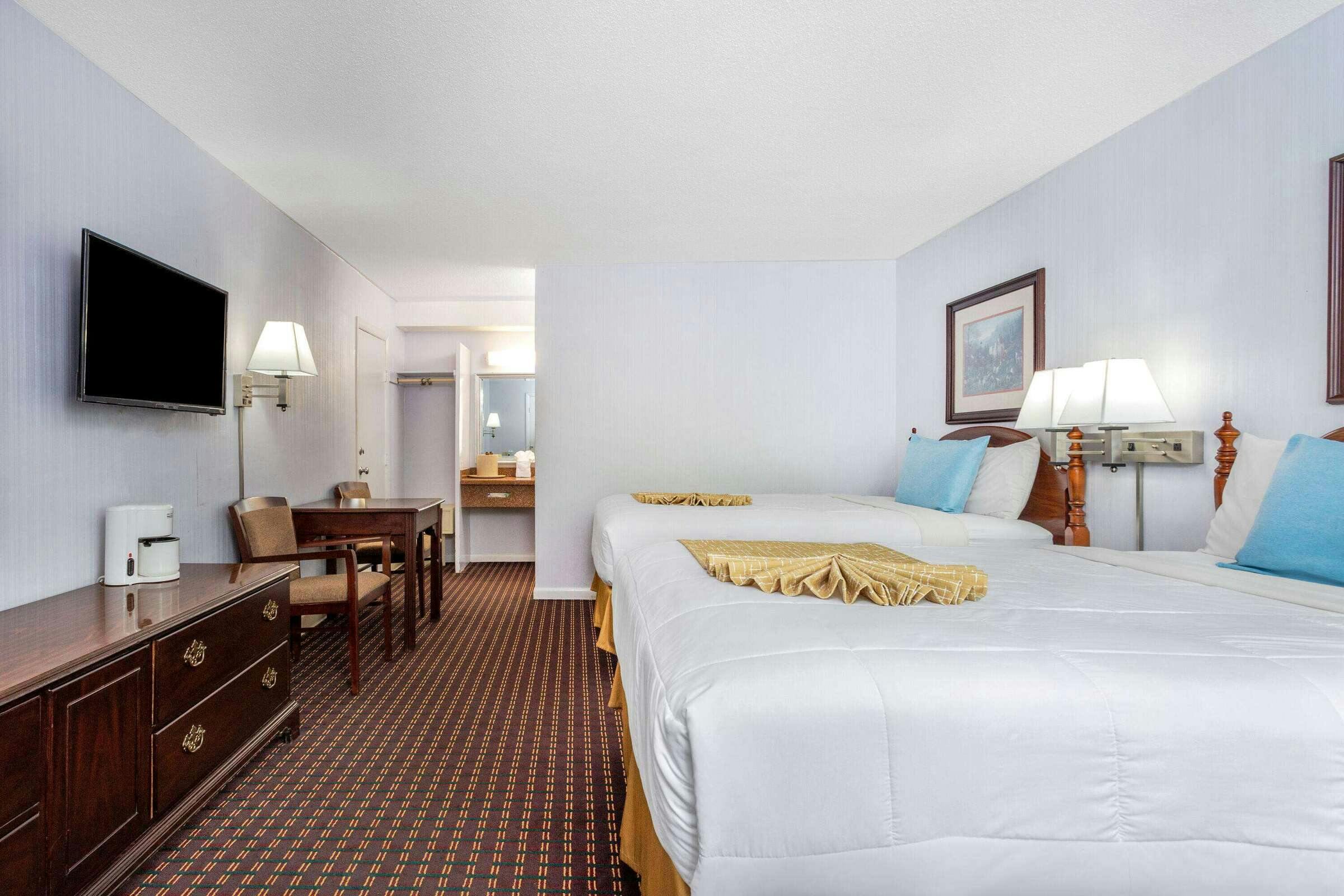 Hotel Travelodge Cape Cod Area photo 5