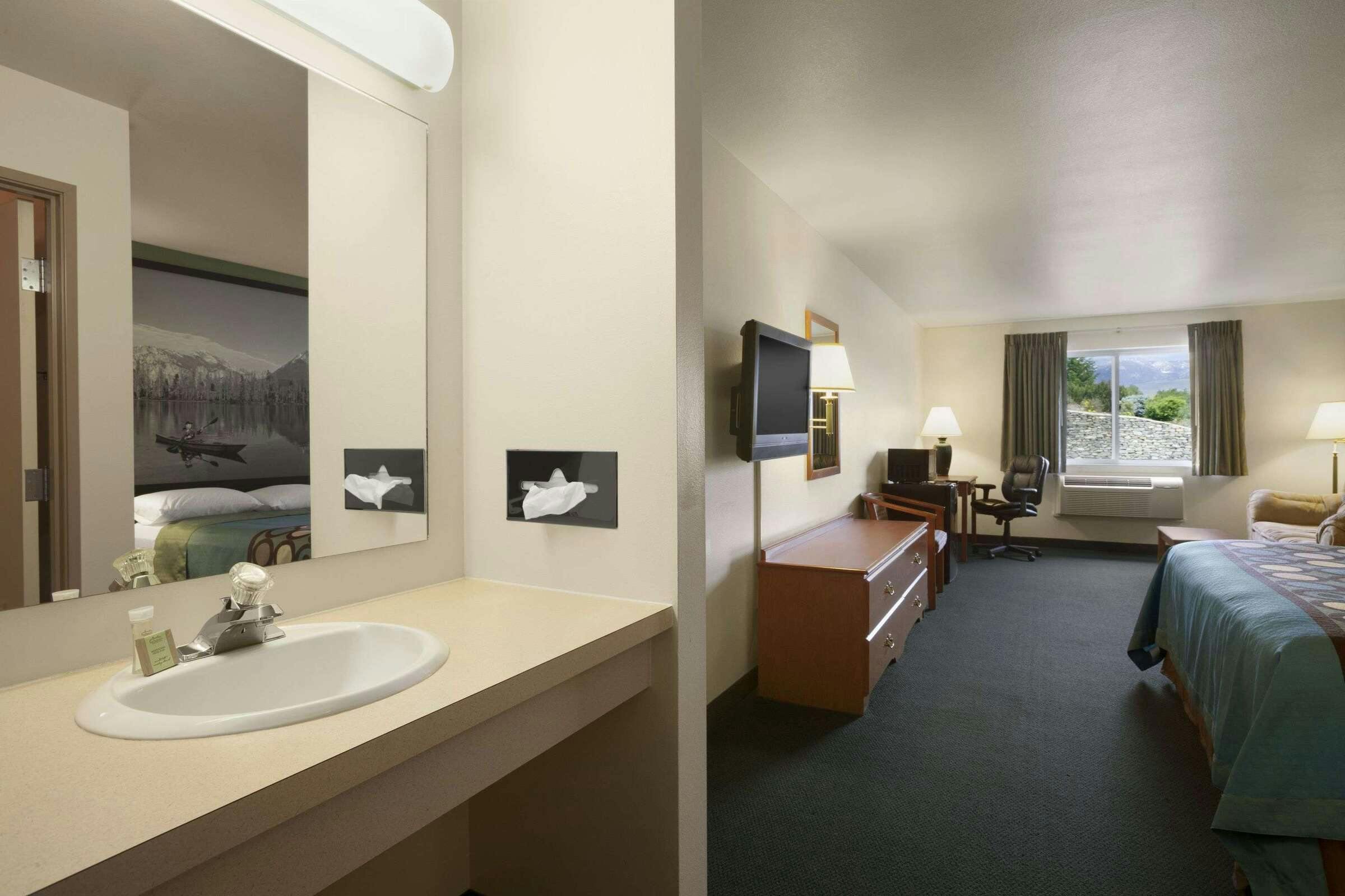 Hotel Super 8 Salmon photo 5