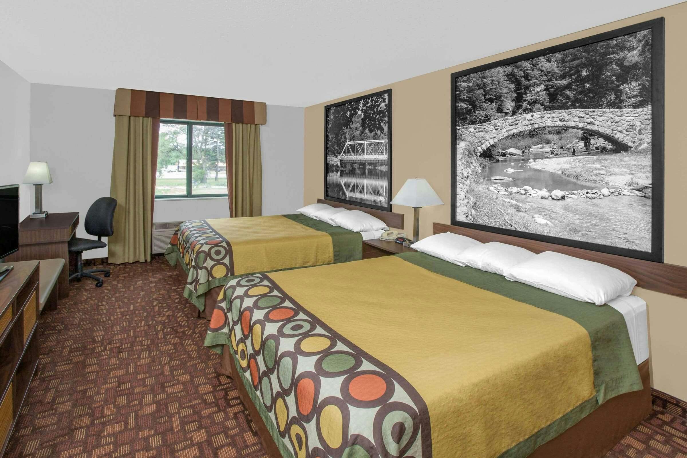 Hotel Super 8 by Wyndham Three Rivers photo 5