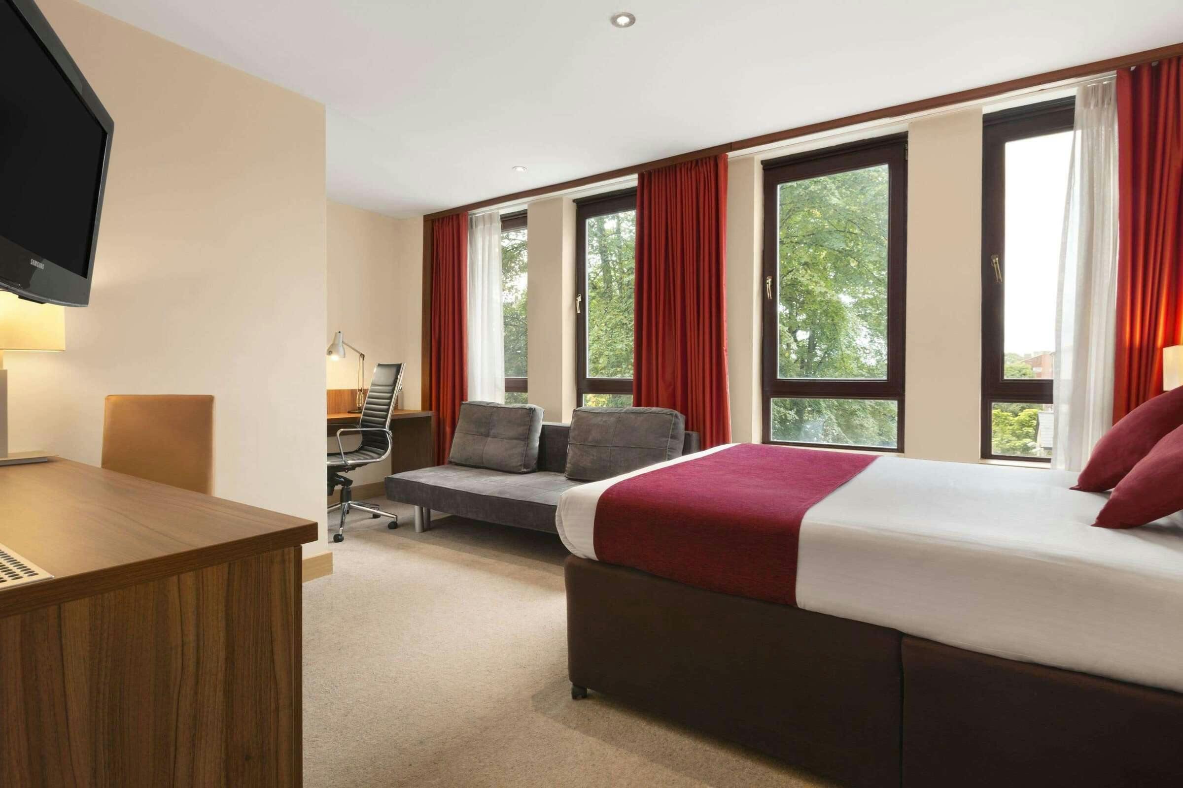 Hotel Ramada by Wyndham Hounslow - Heathrow East photo 4