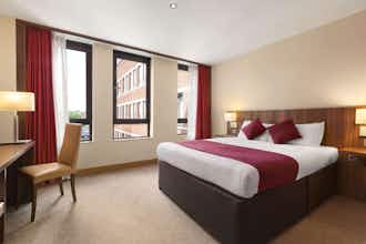 Hotel Ramada by Wyndham Hounslow - Heathrow East photo 1