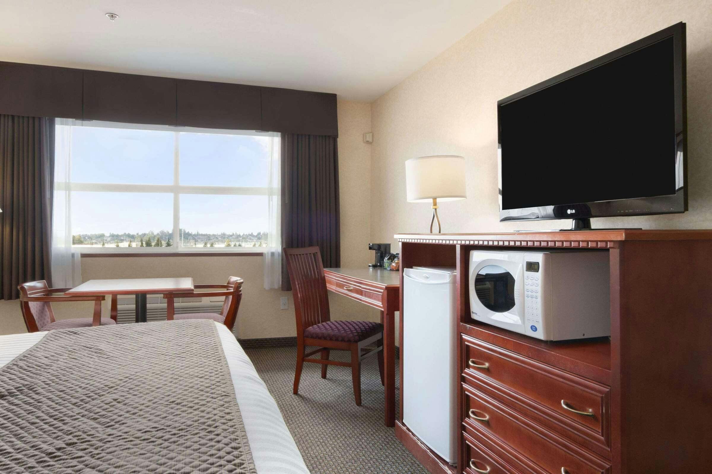 Hotel Days Inn and Suites - Langley photo 5