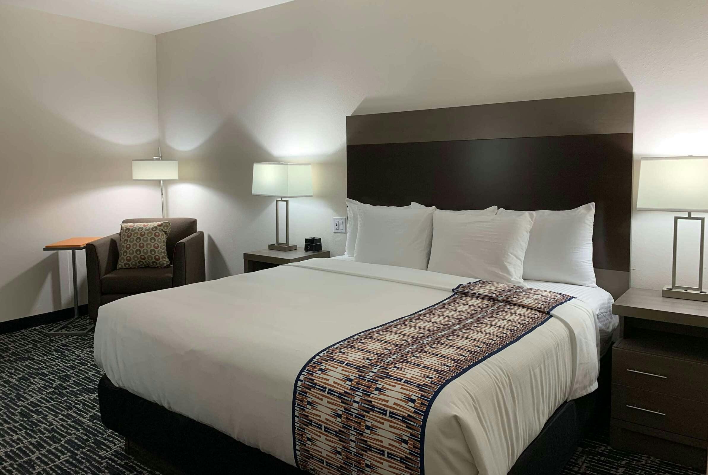 Hotel La Quinta Inn & Suites by Wyndham-Red Oak TX IH-35E photo 2