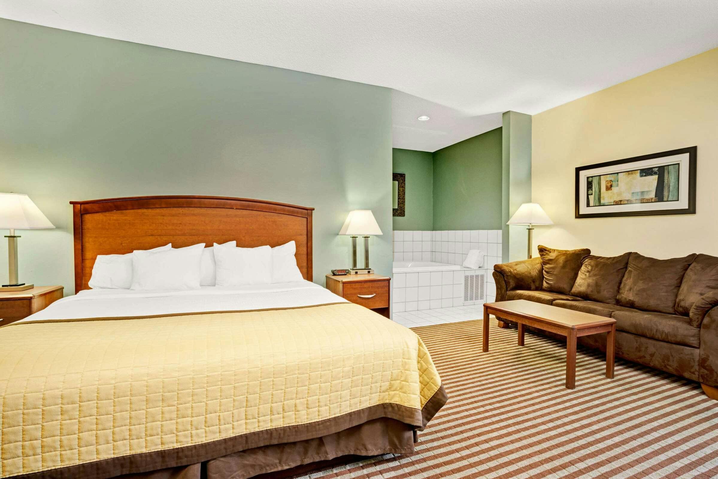 Hotel Baymont by Wyndham Wahpeton photo 1