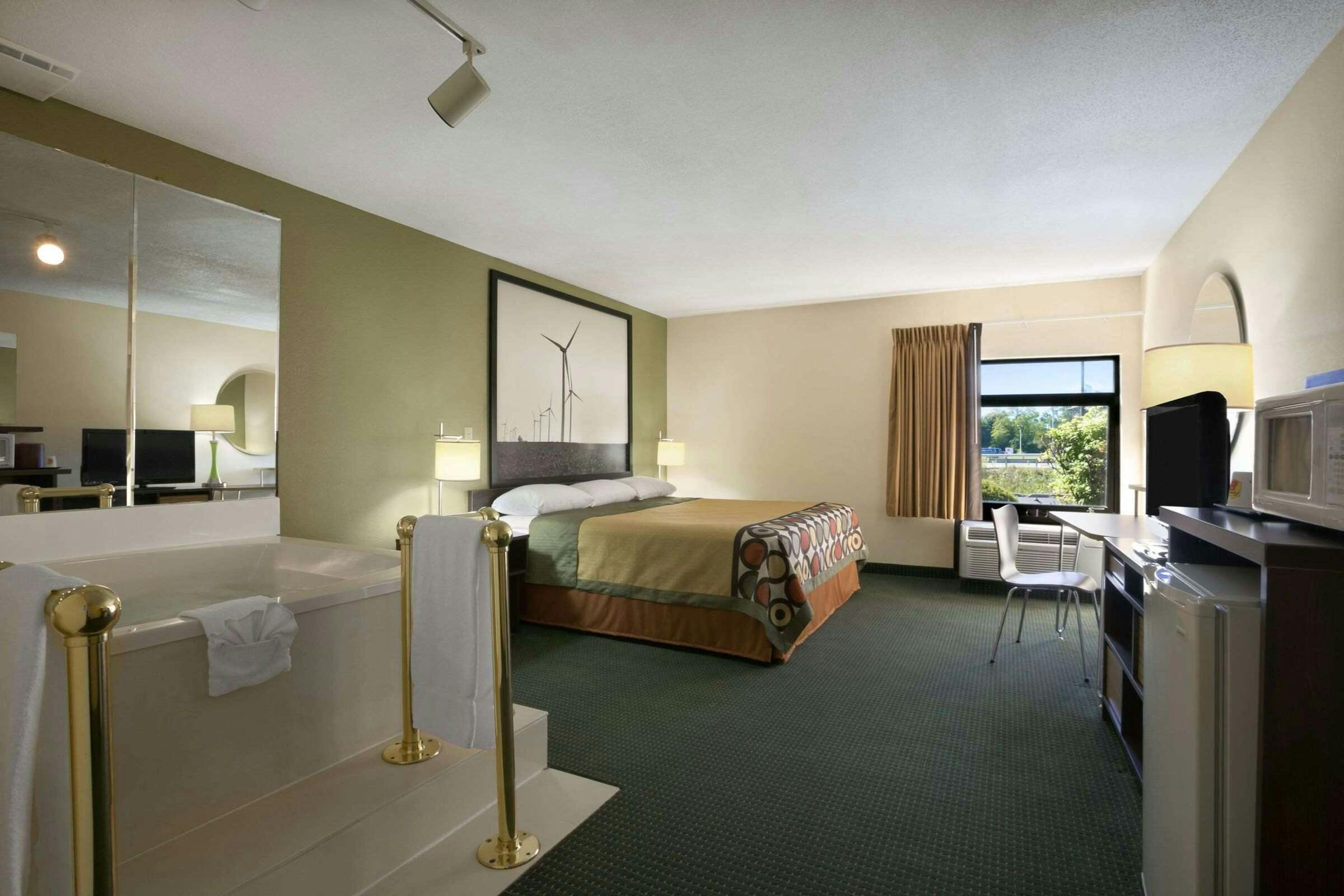 Hotel Super 8 by Wyndham Columbia City photo 1