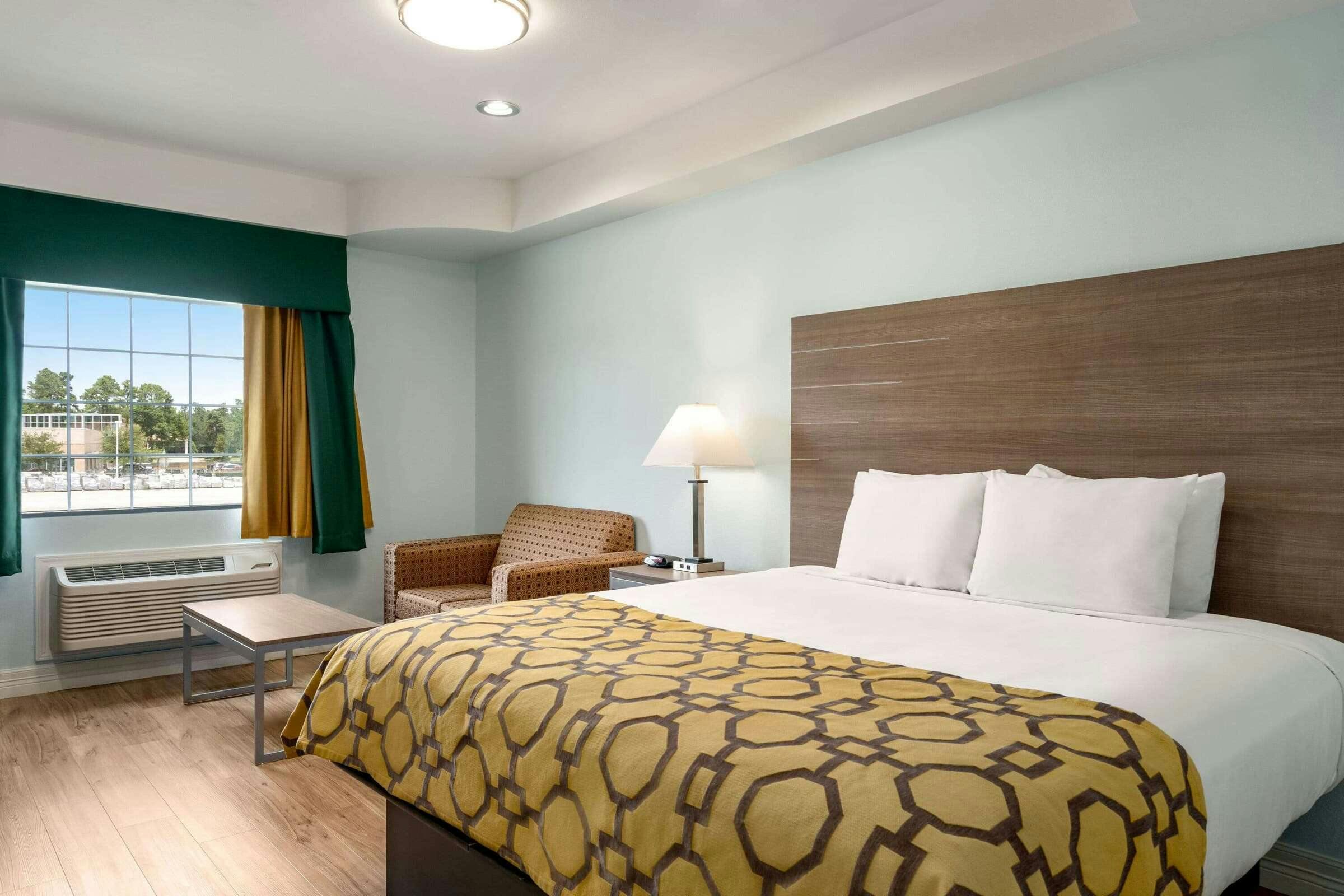 Hotel Baymont by Wyndham Kingwood photo 1