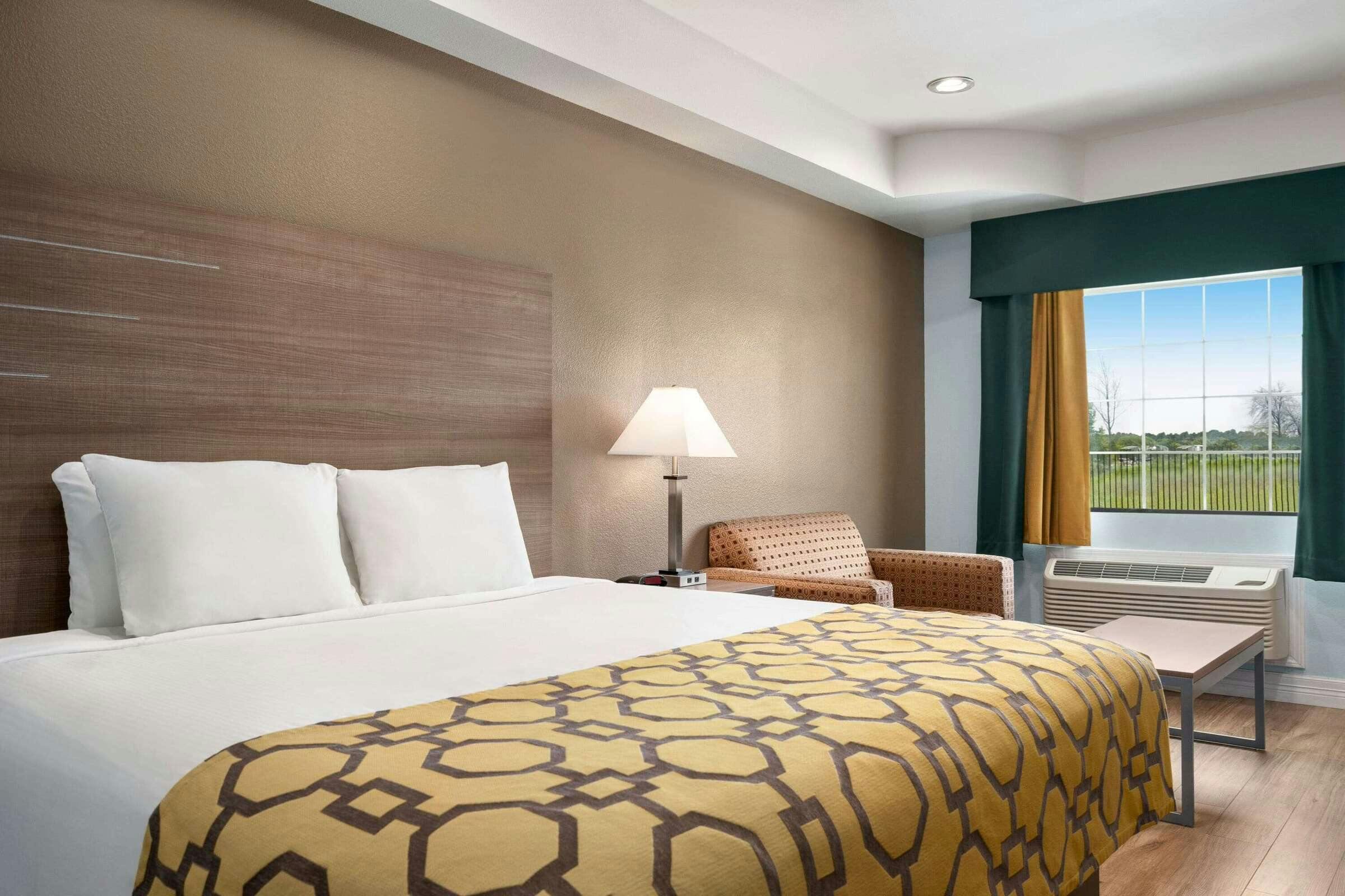 Hotel Baymont by Wyndham Kingwood photo 3