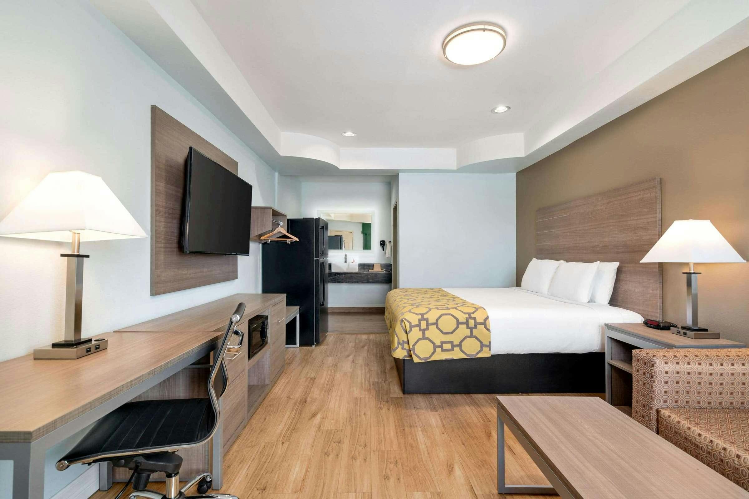 Hotel Baymont by Wyndham Kingwood photo 4