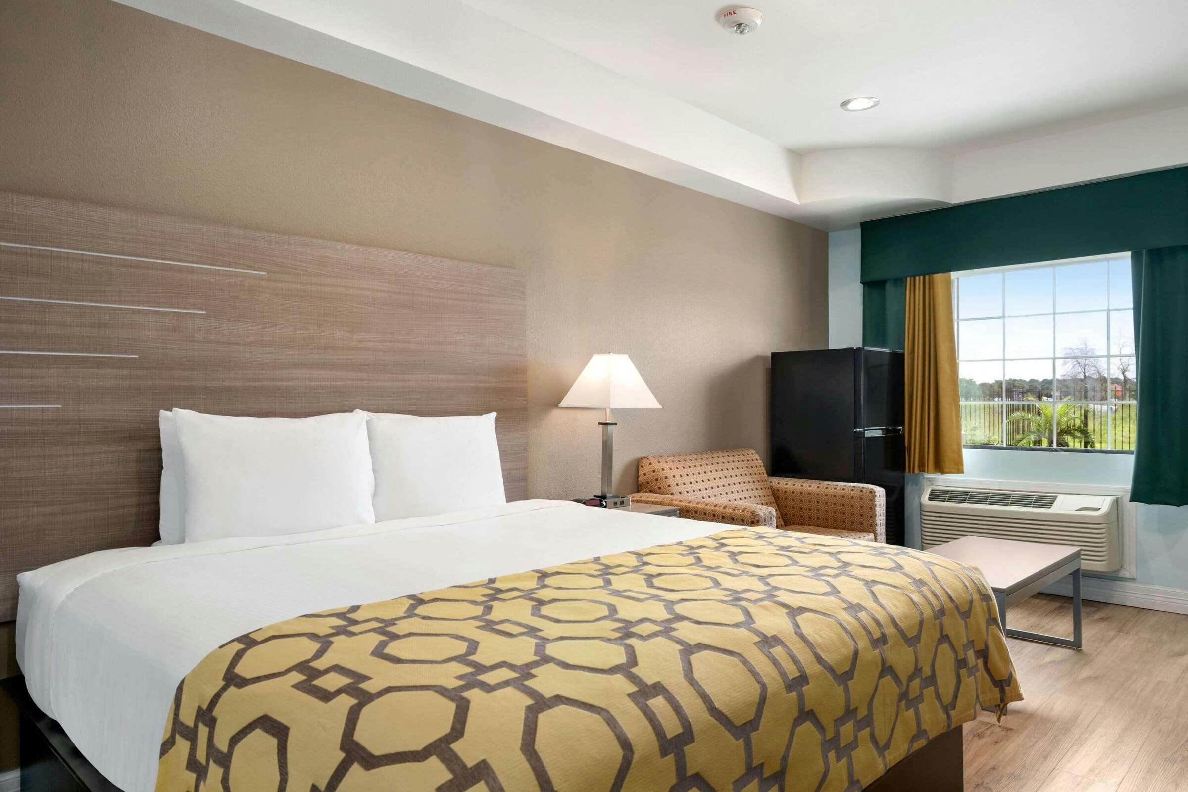 Hotel Baymont by Wyndham Kingwood photo 2