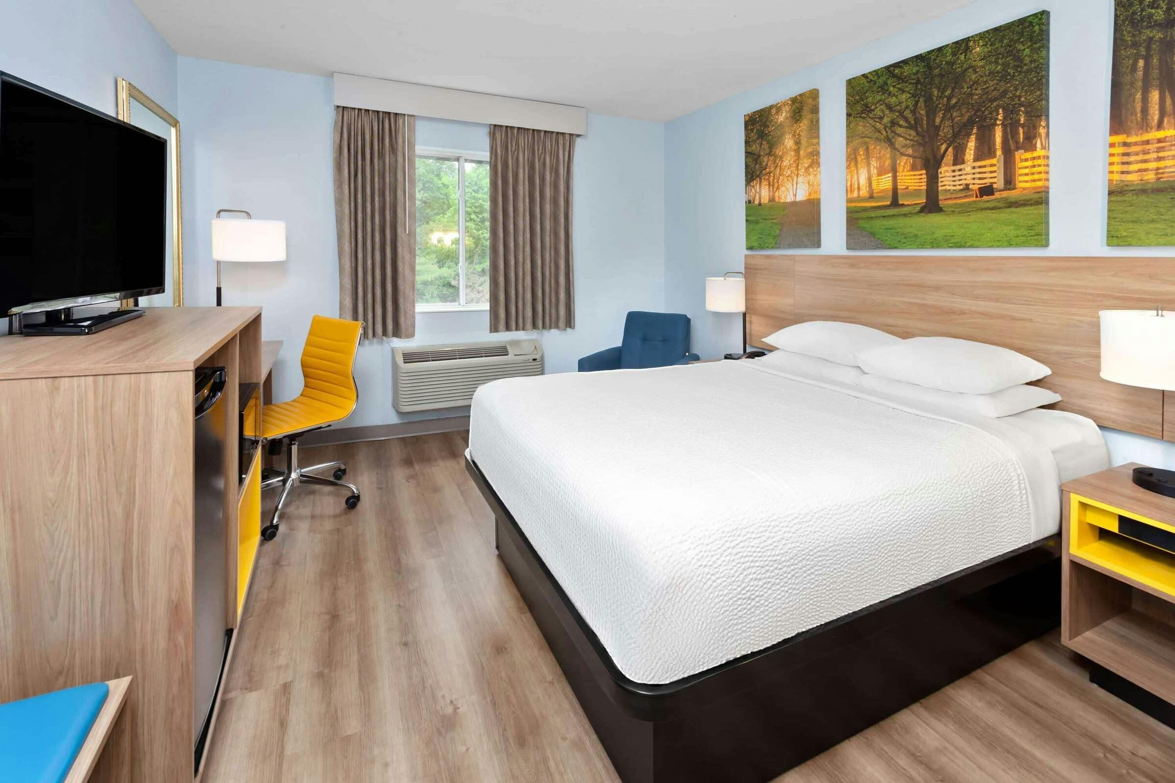 Hotel Days Inn & Suites by Wyndham Siler City photo 2