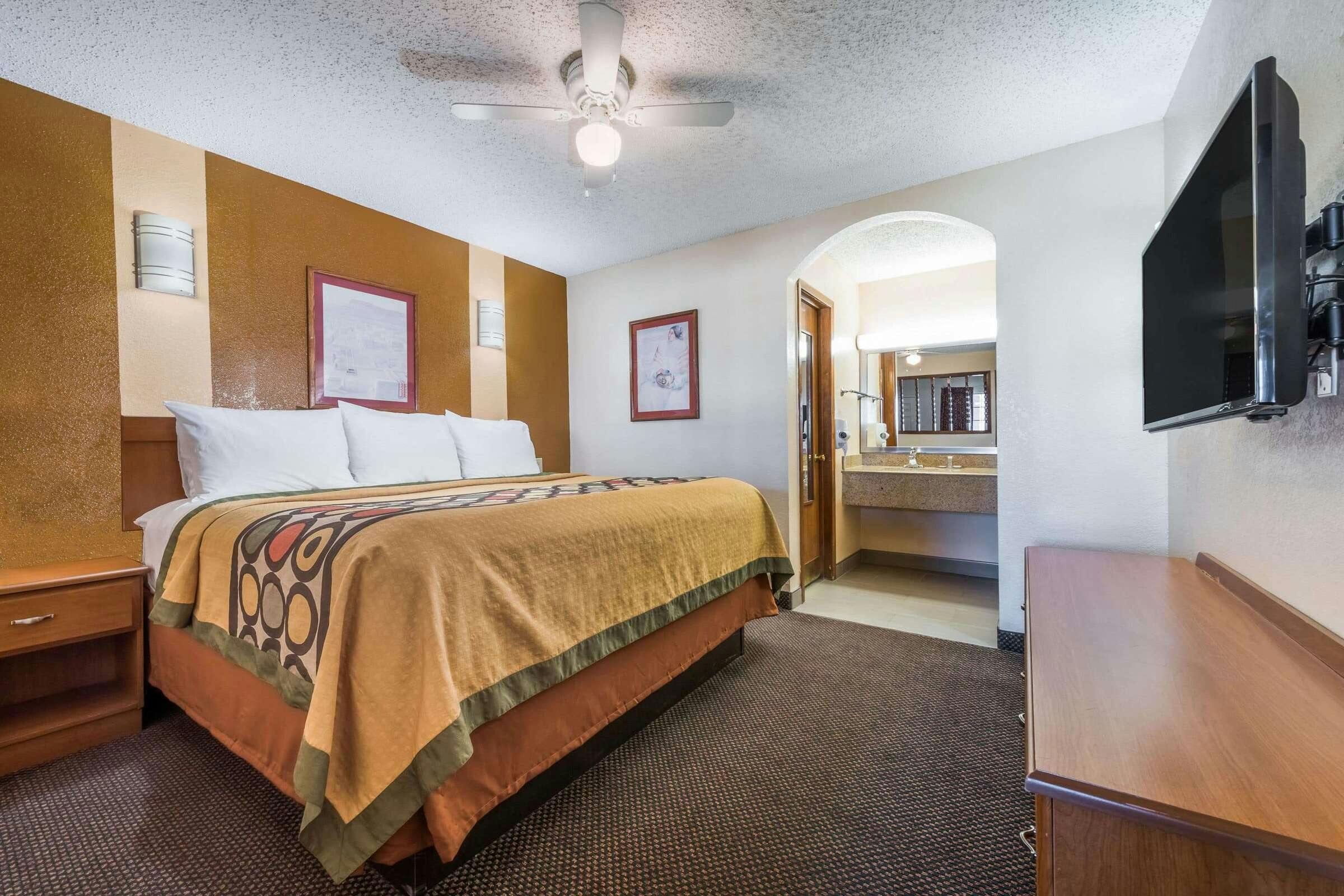 Hotel Super 8 by Wyndham Waco/Mall area TX photo 3