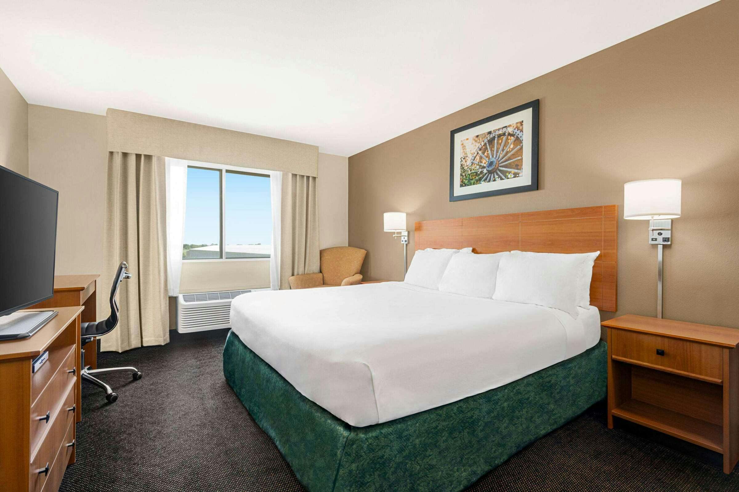 Hotel Baymont by Wyndham Fremont photo 5