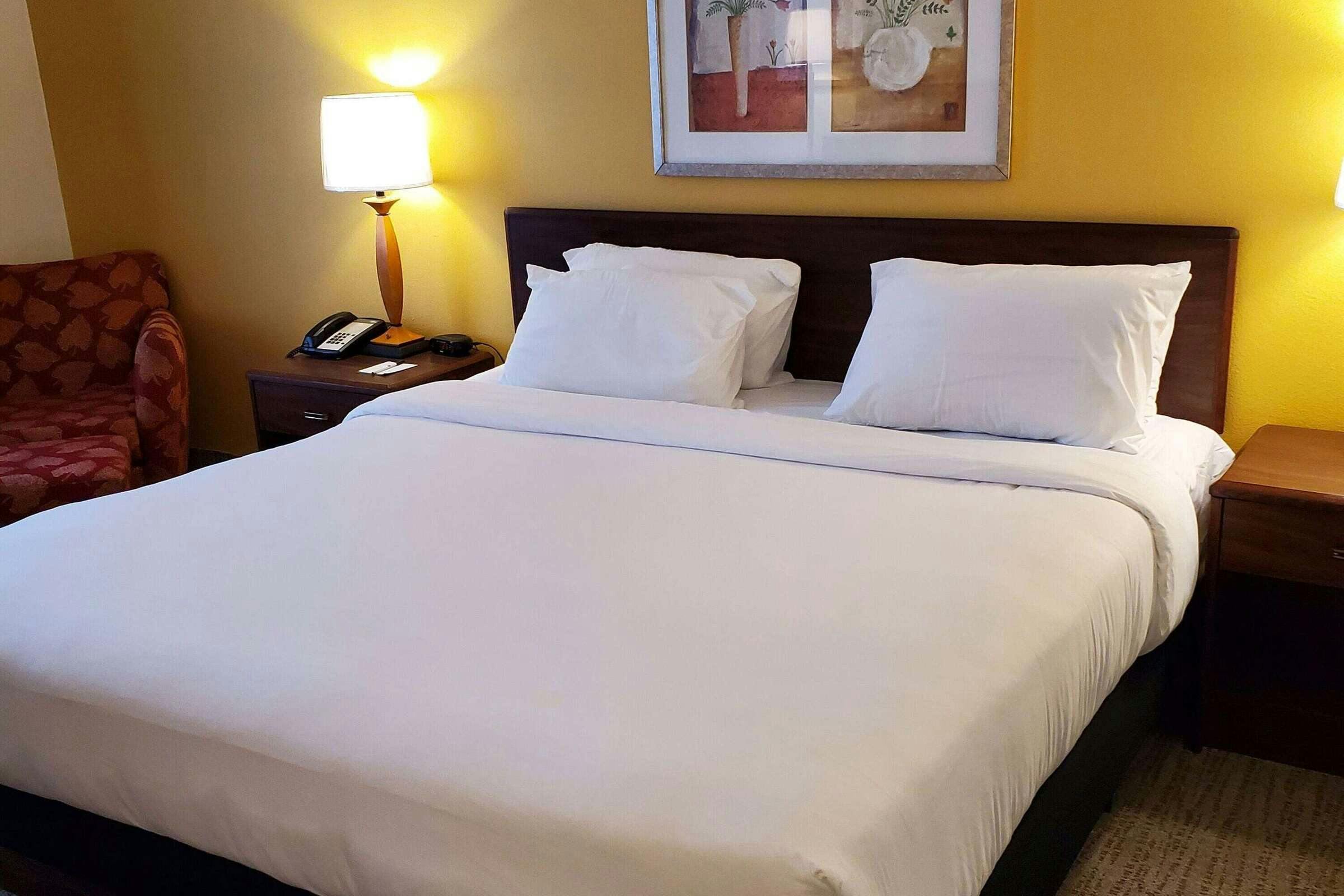 Hotel Wingate by Wyndham Uniontown photo 2