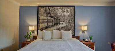 Creekside Inn & Suites