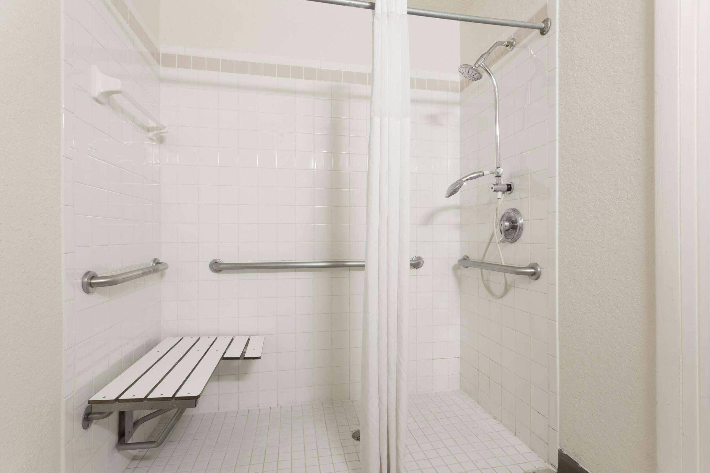 Hotel Days Inn by Wyndham Sarasota I-75 photo 4