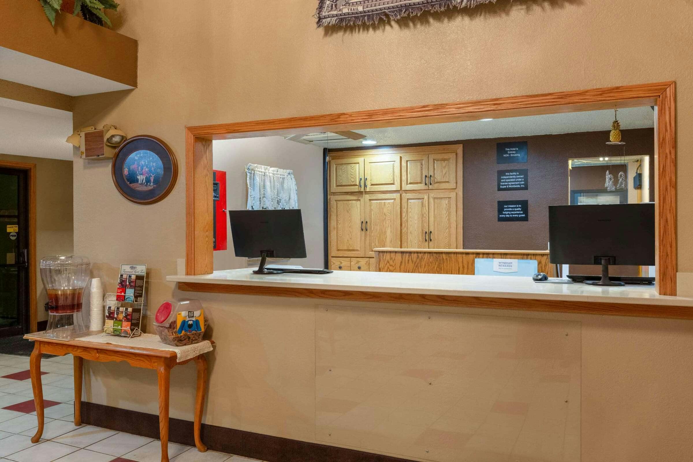 Hotel Super 8 North Platte NE photo 1