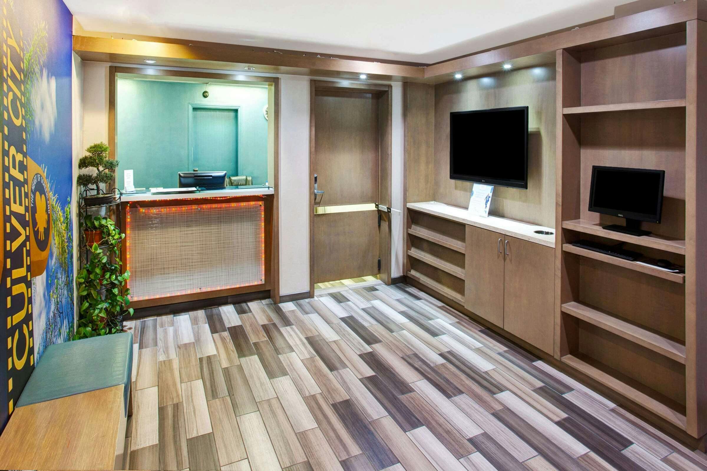 Hotel Travelodge Culver City photo 5