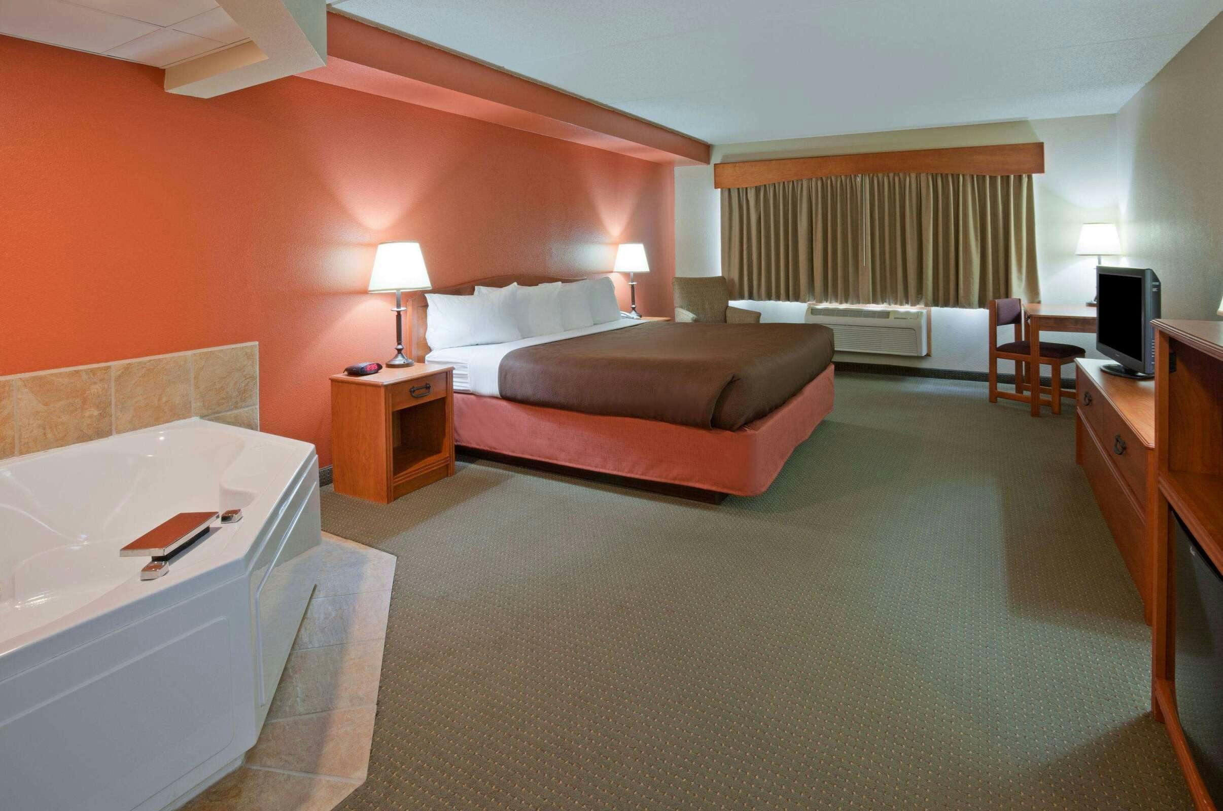 Hotel AmericInn by Wyndham Wetmore Munising photo 5