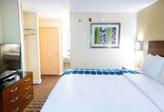Hotel Baymont Inn CollegePark South photo 4