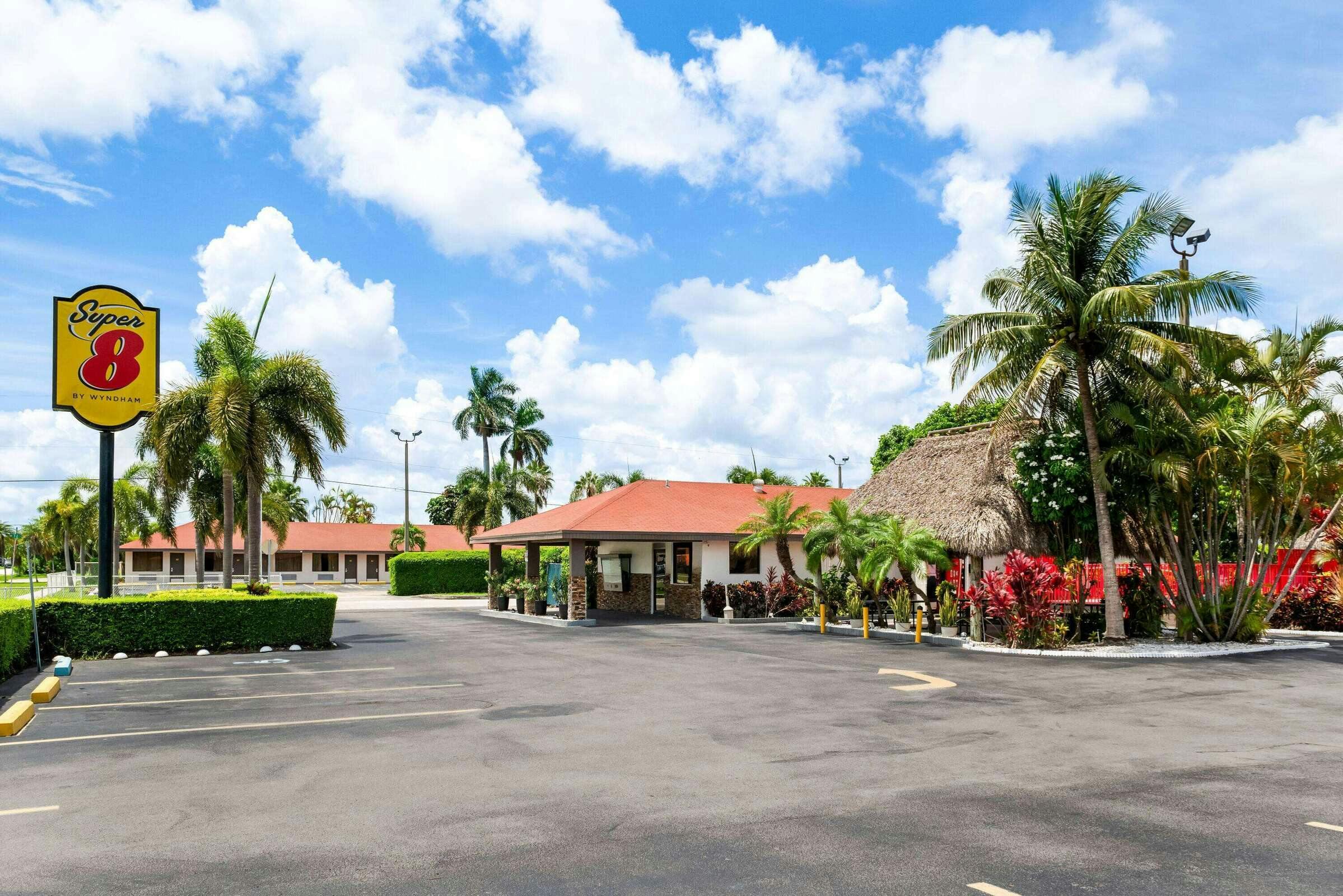 Super 8 Florida City/Gateway