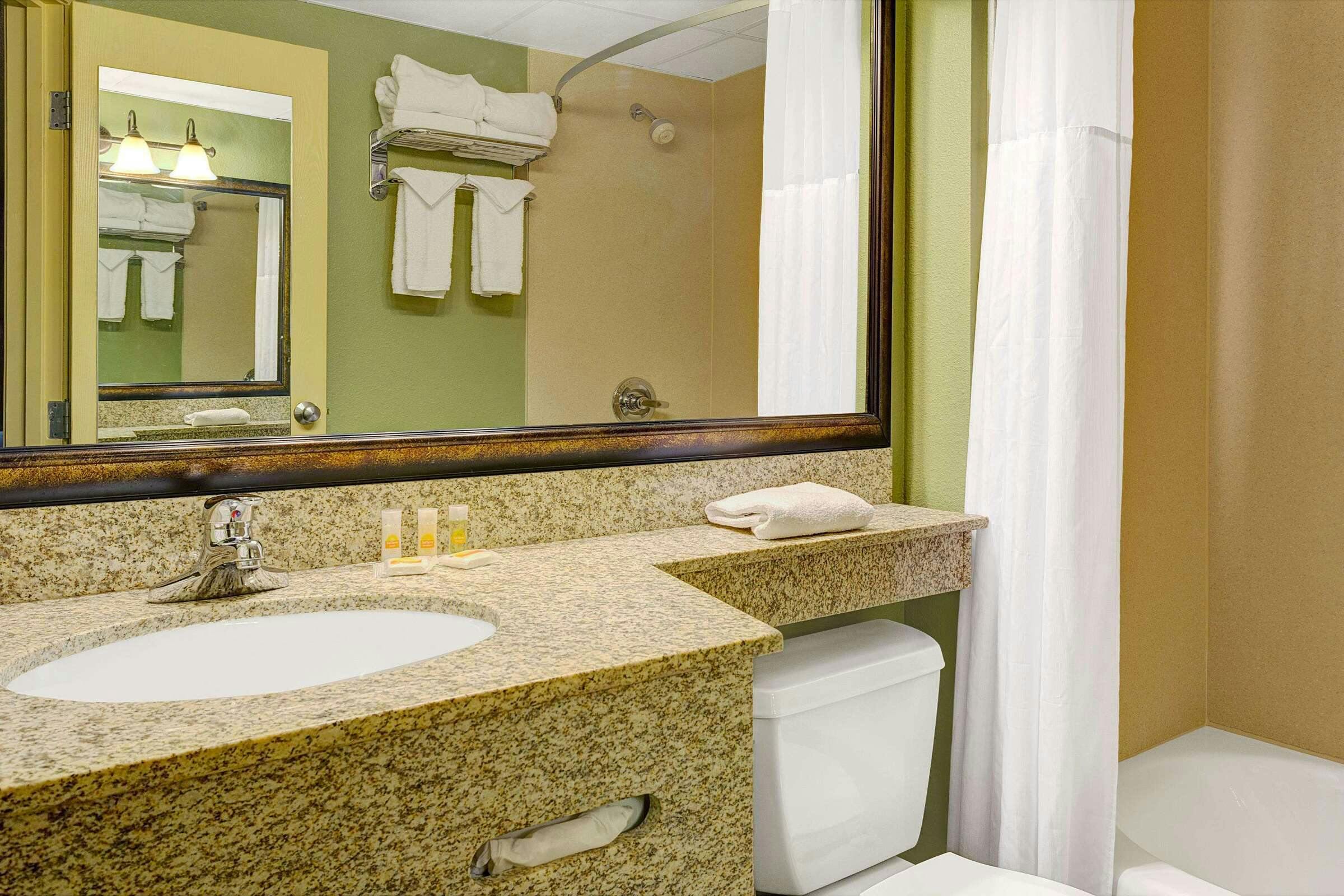 Hotel Days Inn Cheyenne photo 3