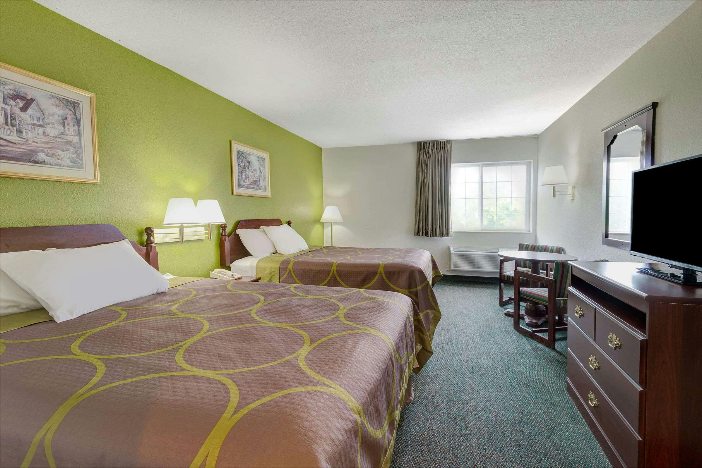 Hotel Super 8 by Wyndham De Soto photo 1