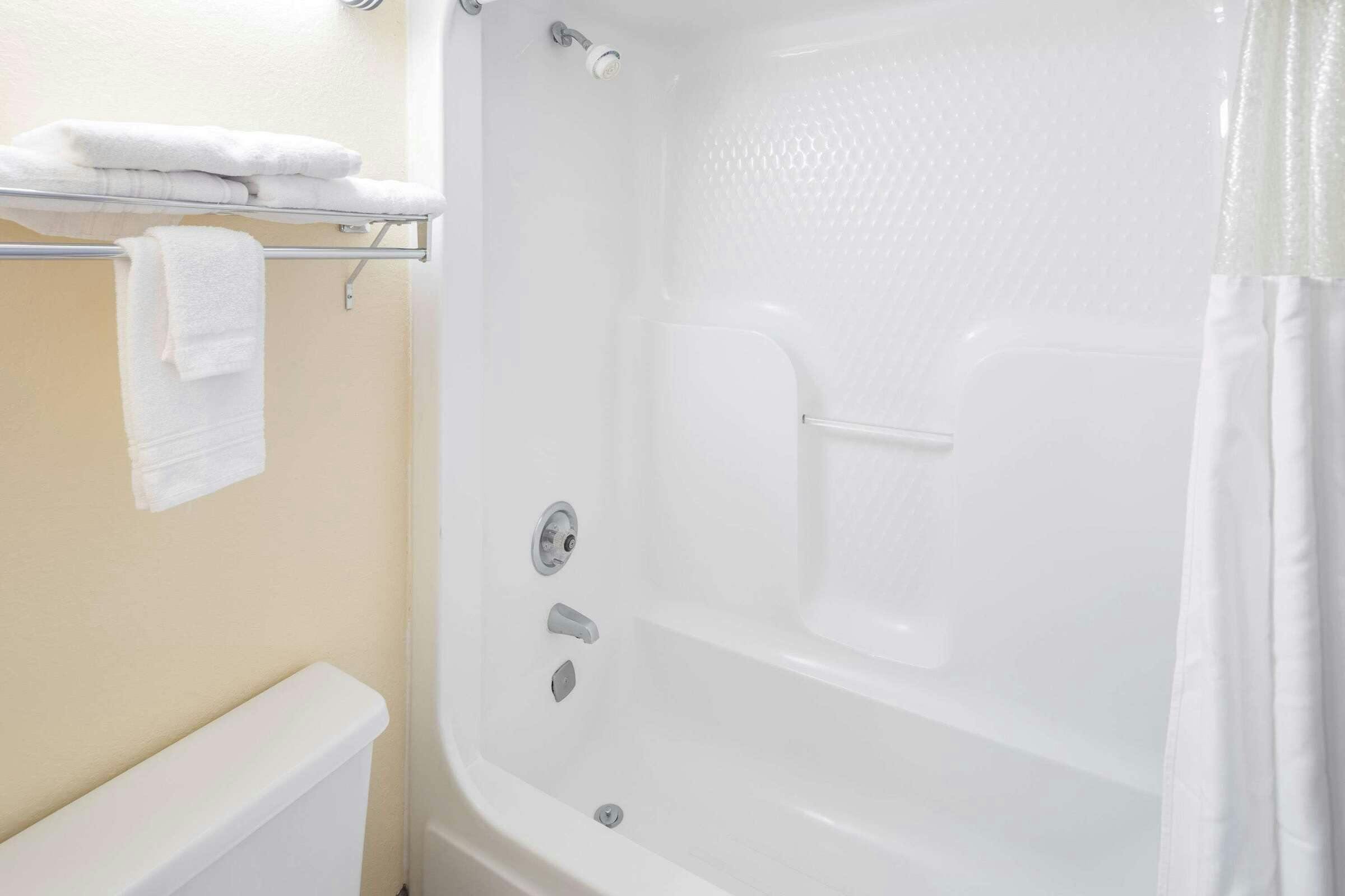 Hotel Days Inn by Wyndham Walterboro, SC photo 2