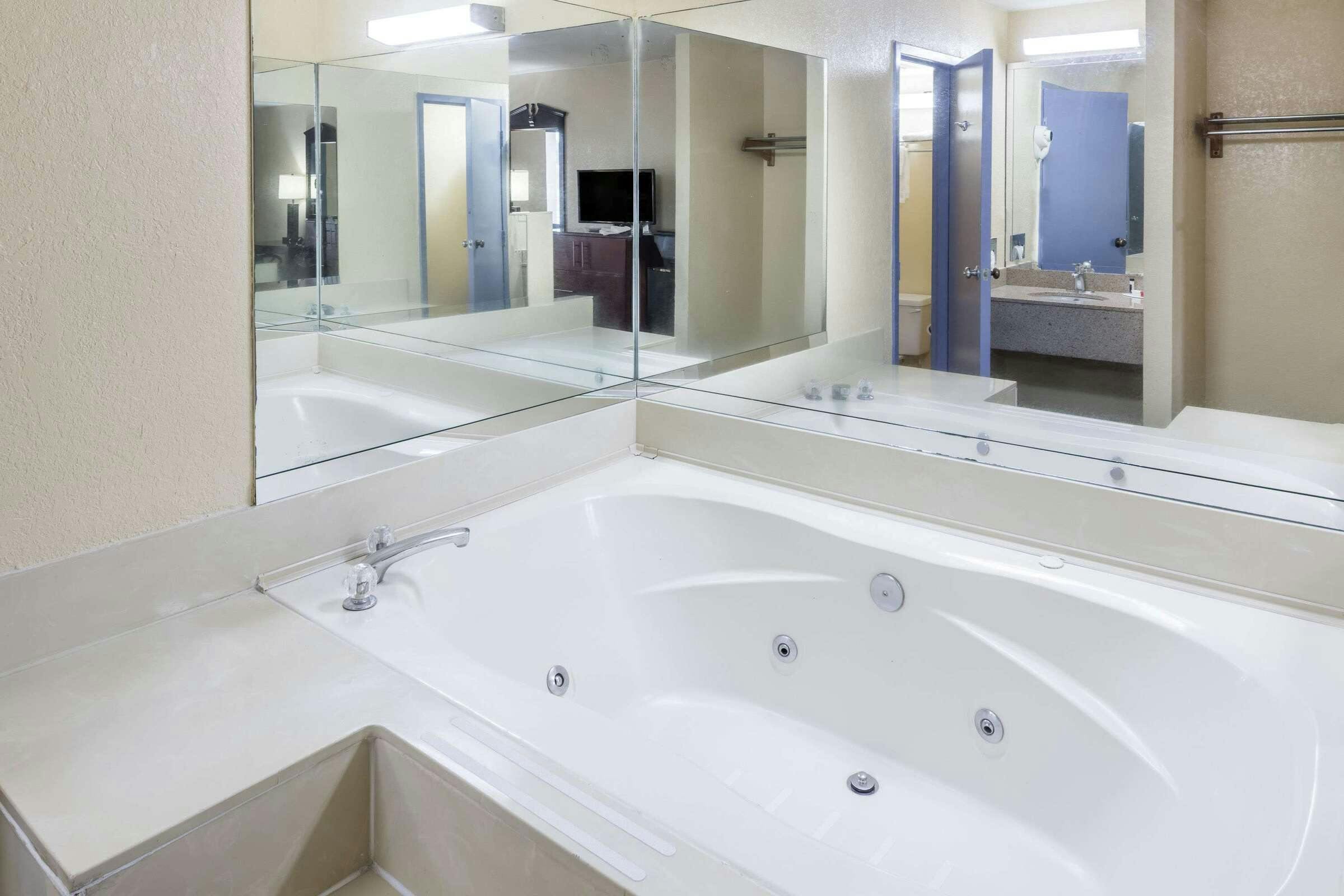 Hotel Days Inn by Wyndham Walterboro, SC photo 5
