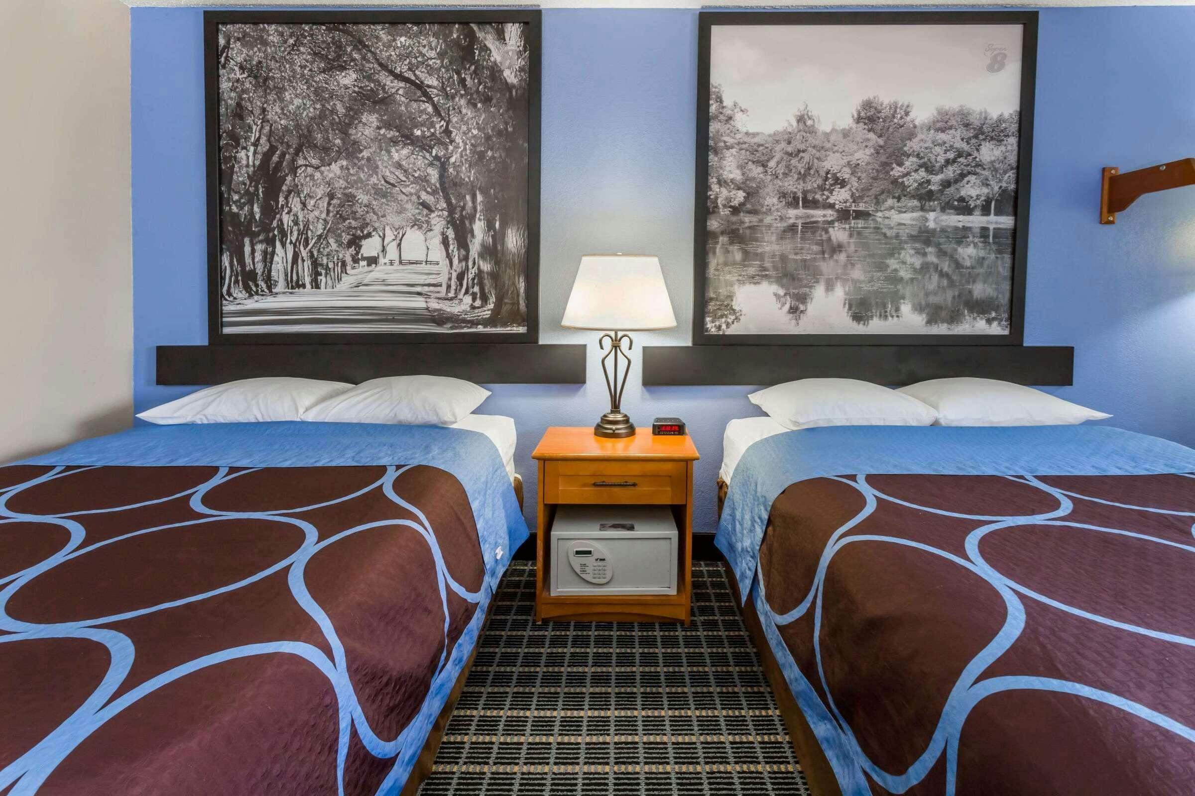 Hotel Super 8 Iowa City/Coralville photo 4