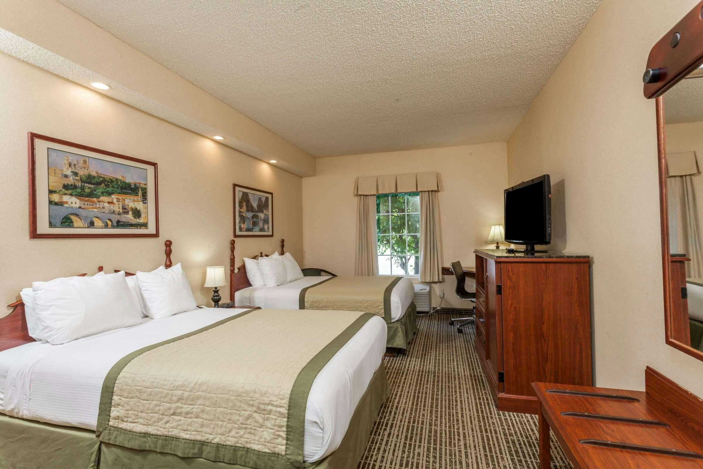 Hotel Baymont IS Columbia Maury photo 2