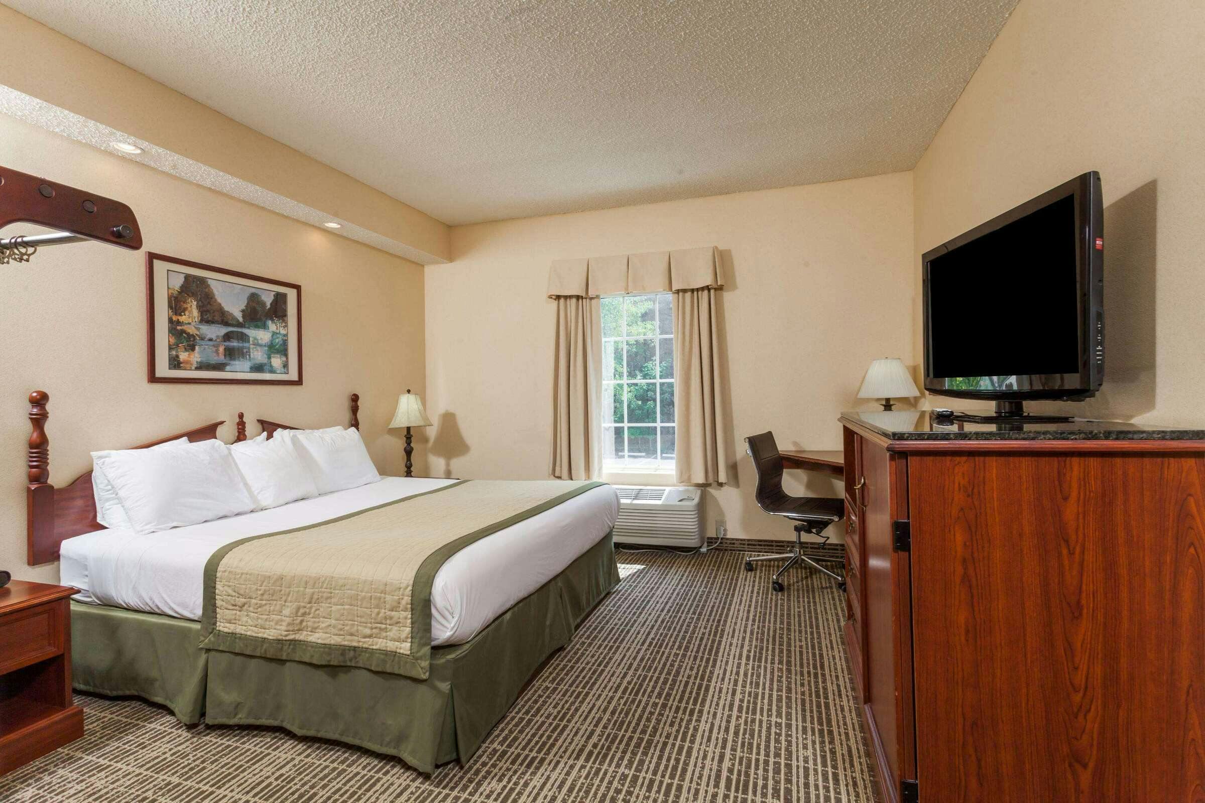 Hotel Baymont IS Columbia Maury photo 1