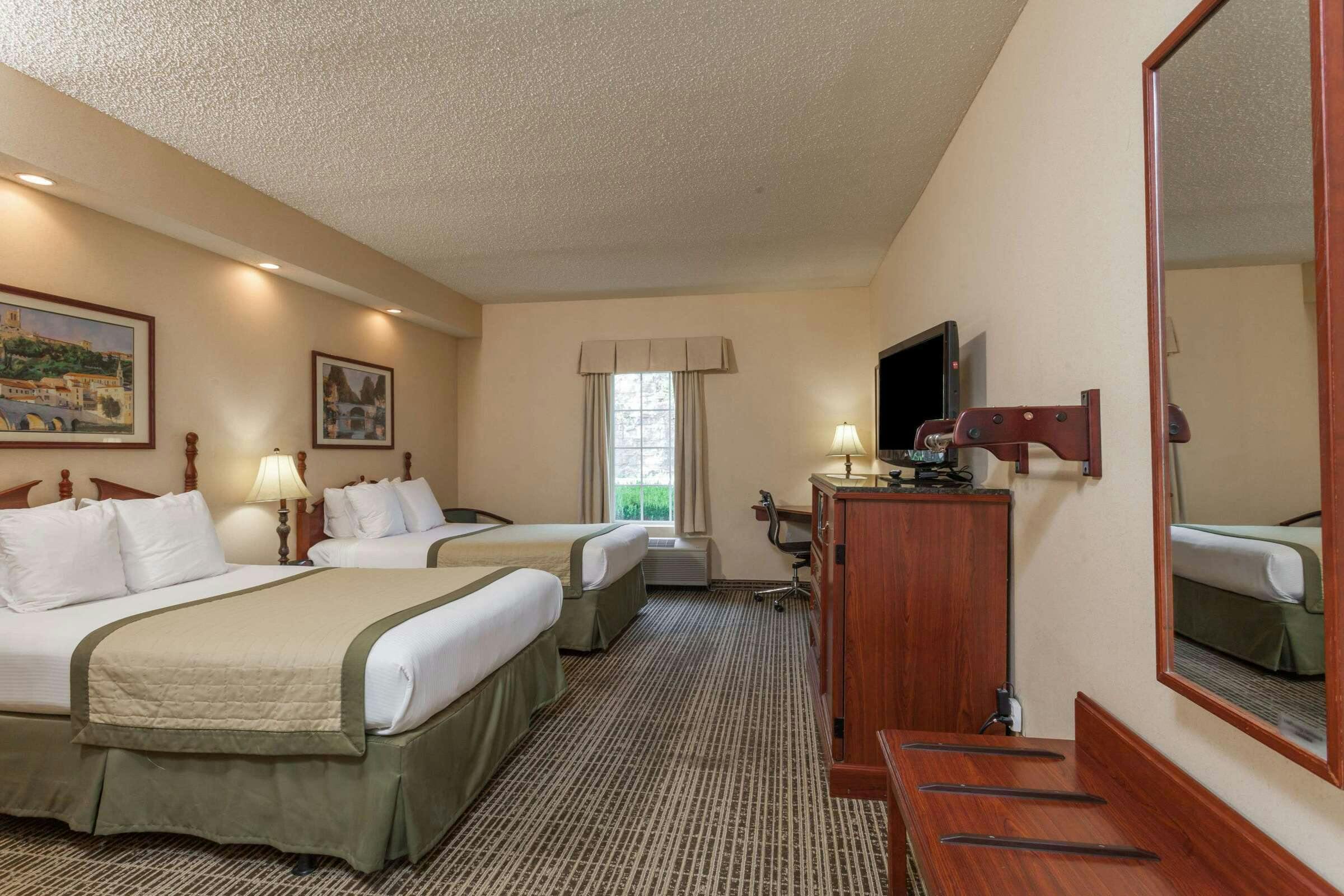 Hotel Baymont IS Columbia Maury photo 4