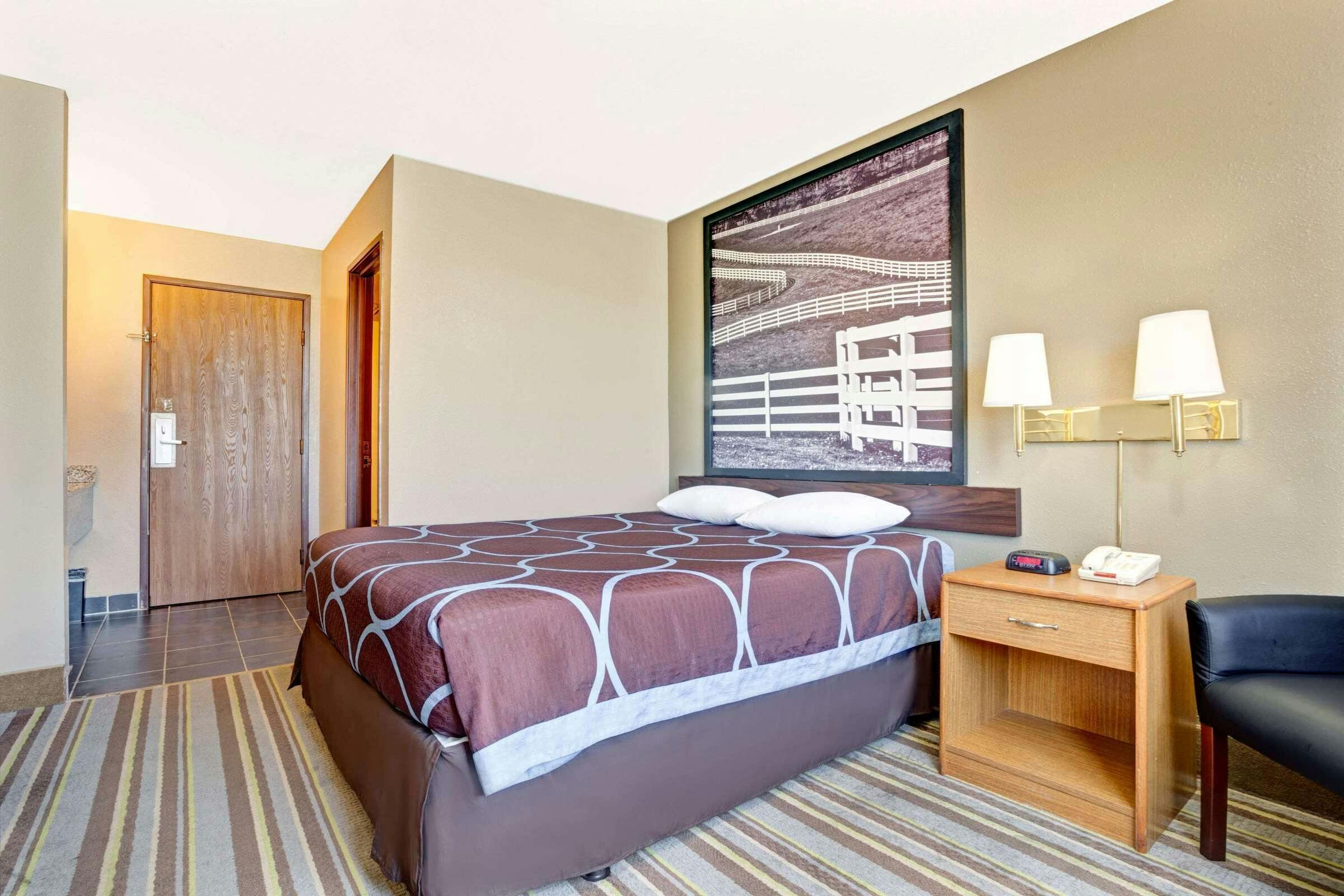 Hotel Super 8 Louisville Airport photo 5