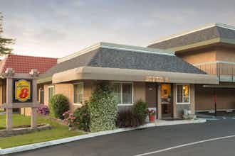 Hotel Super 8 by Wyndham Martinez photo 1