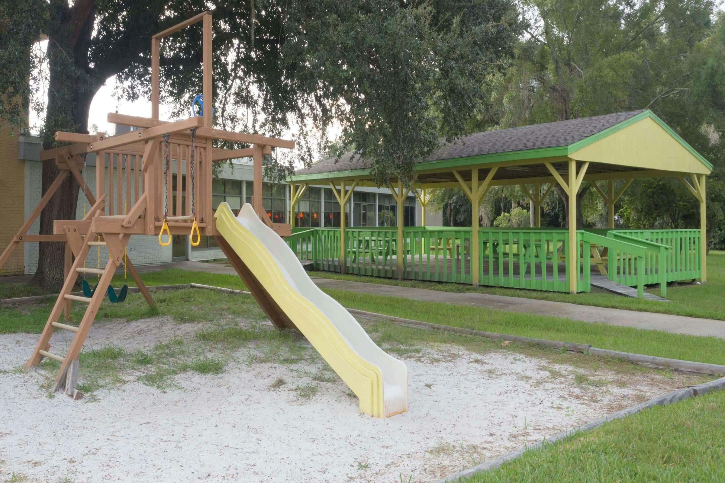 Hotel Days Inn by Wyndham Crystal River photo 2