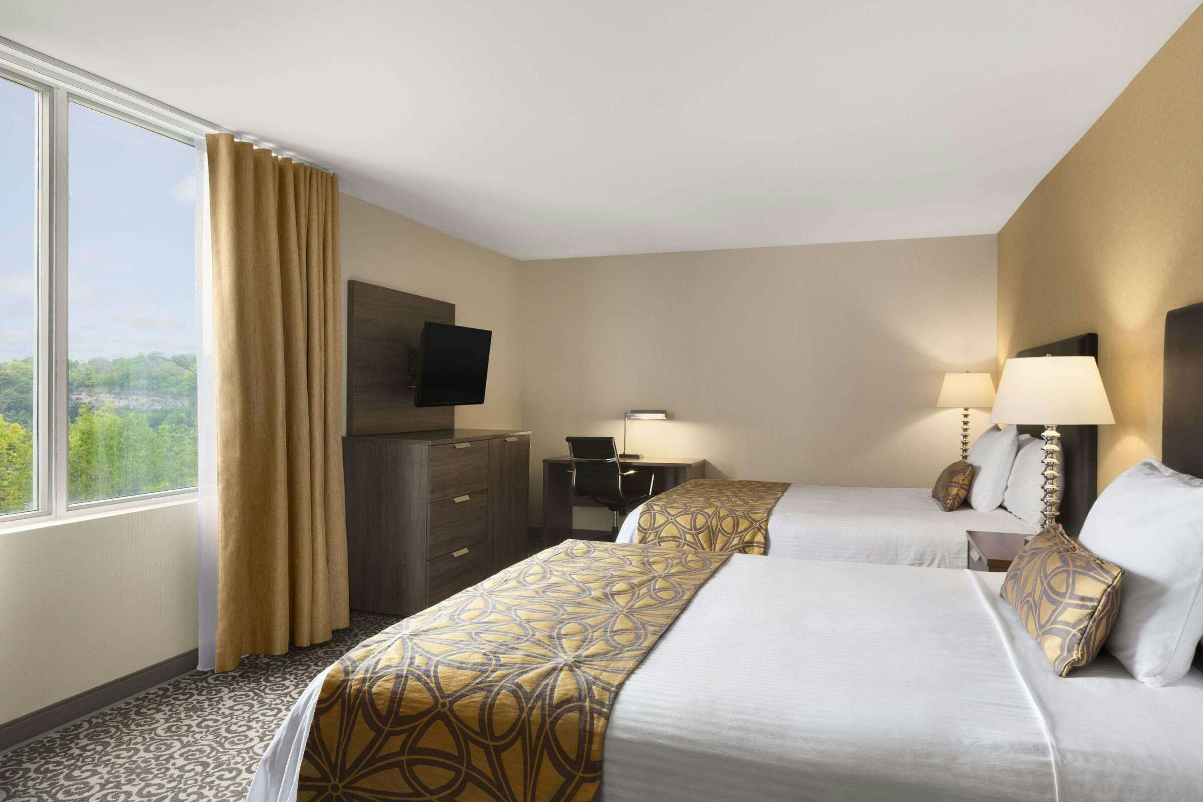 Hotel Travelodge by Wyndham Niagara Falls Fallsview photo 3