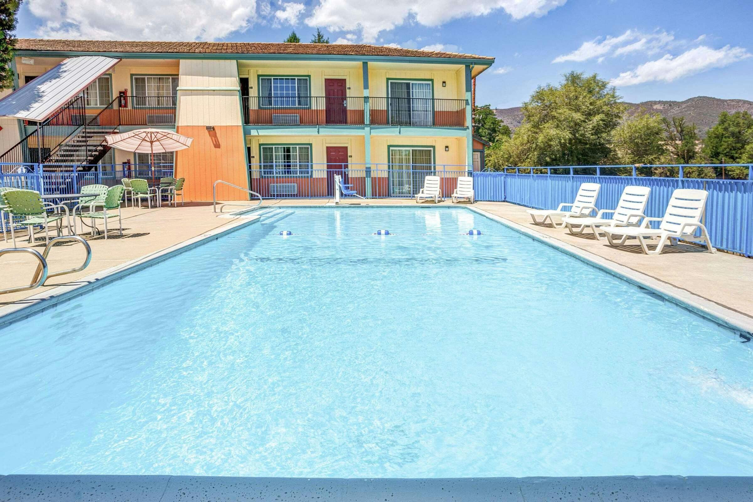 Hotel Super 8 Yreka photo 3