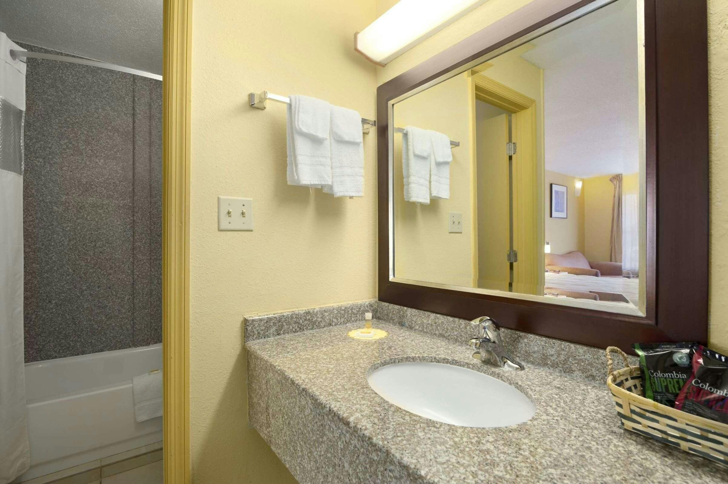 Hotel Days Inn Brunswick St Simons photo 3