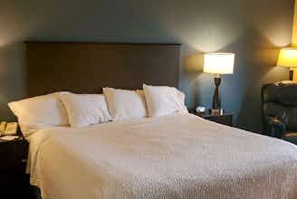 Hotel AmericInn by Wyndham Clear Lake photo 2