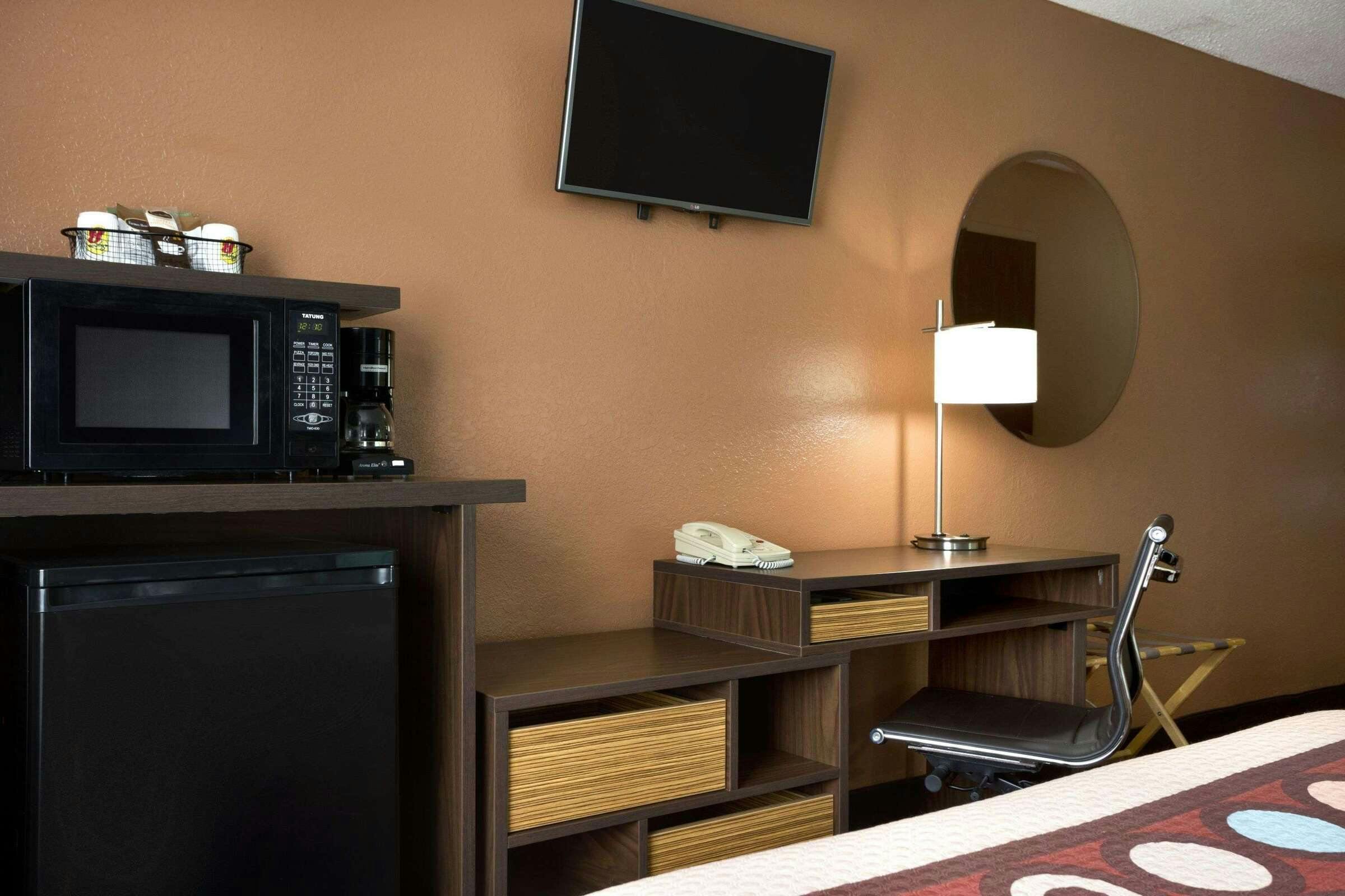 Hotel Super 8 by Wyndham Mt. Vernon IL photo 5