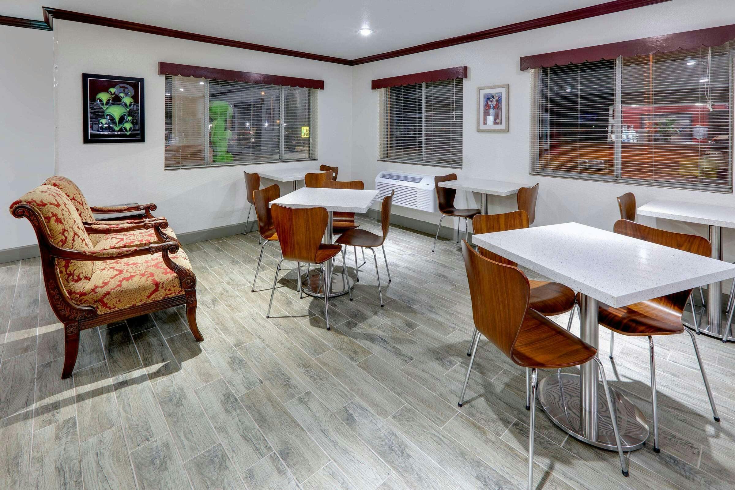 Hotel Super 8 by Wyndham Roswell photo 4