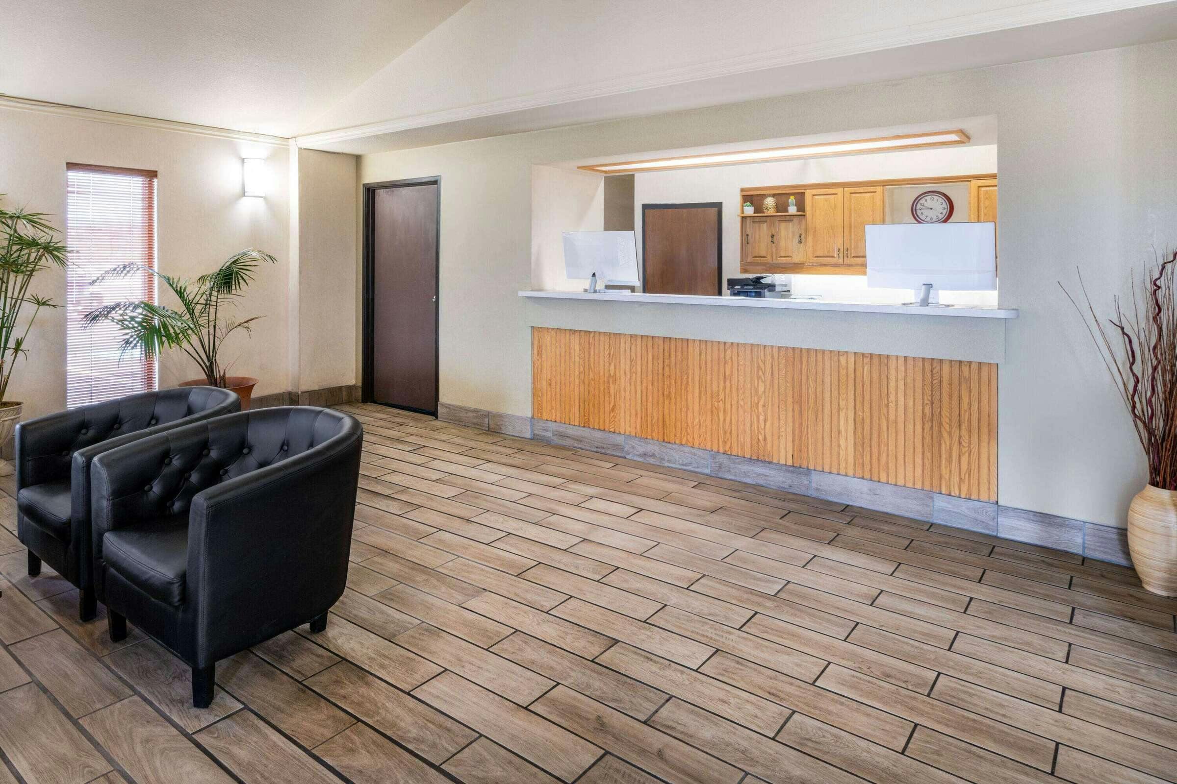 Hotel Super 8 Cheyenne WY photo 2