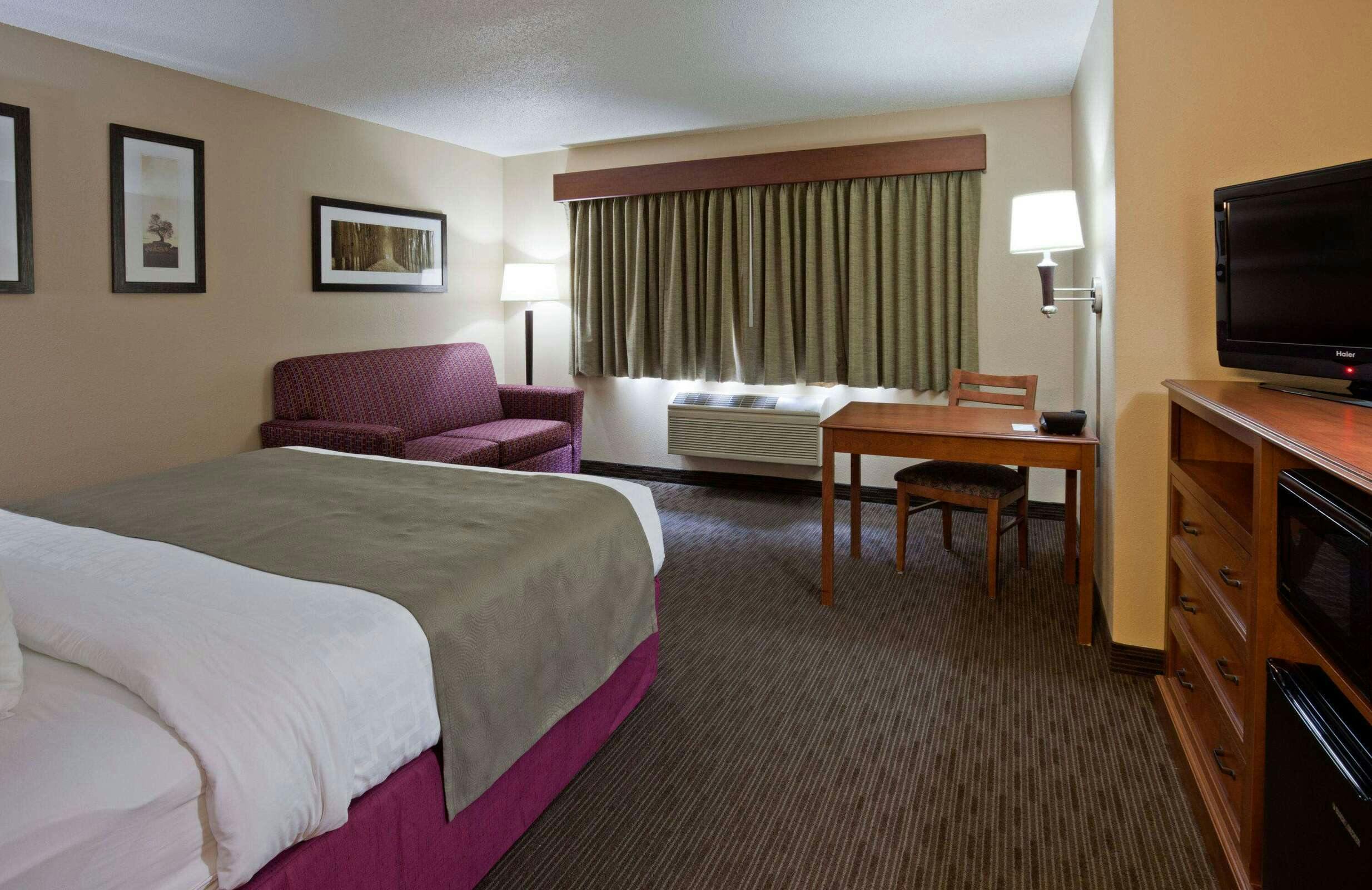 Hotel AmericInn by Wyndham Duluth South Black Woods Event Center photo 2