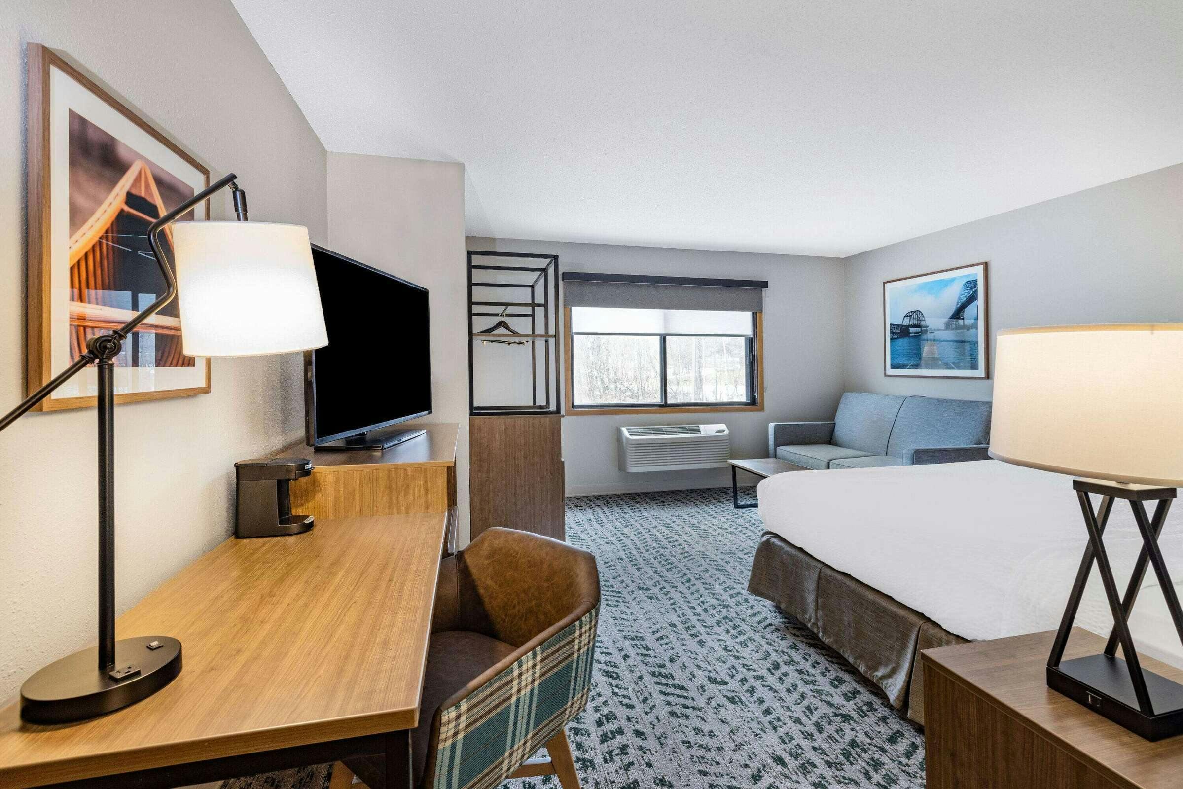 Hotel AmericInn by Wyndham Duluth South Black Woods Event Center photo 5