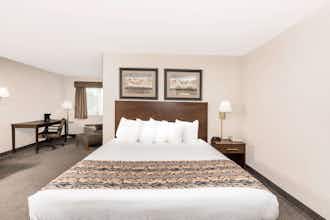 Hotel Baymont Inn Suites LeMars photo 2