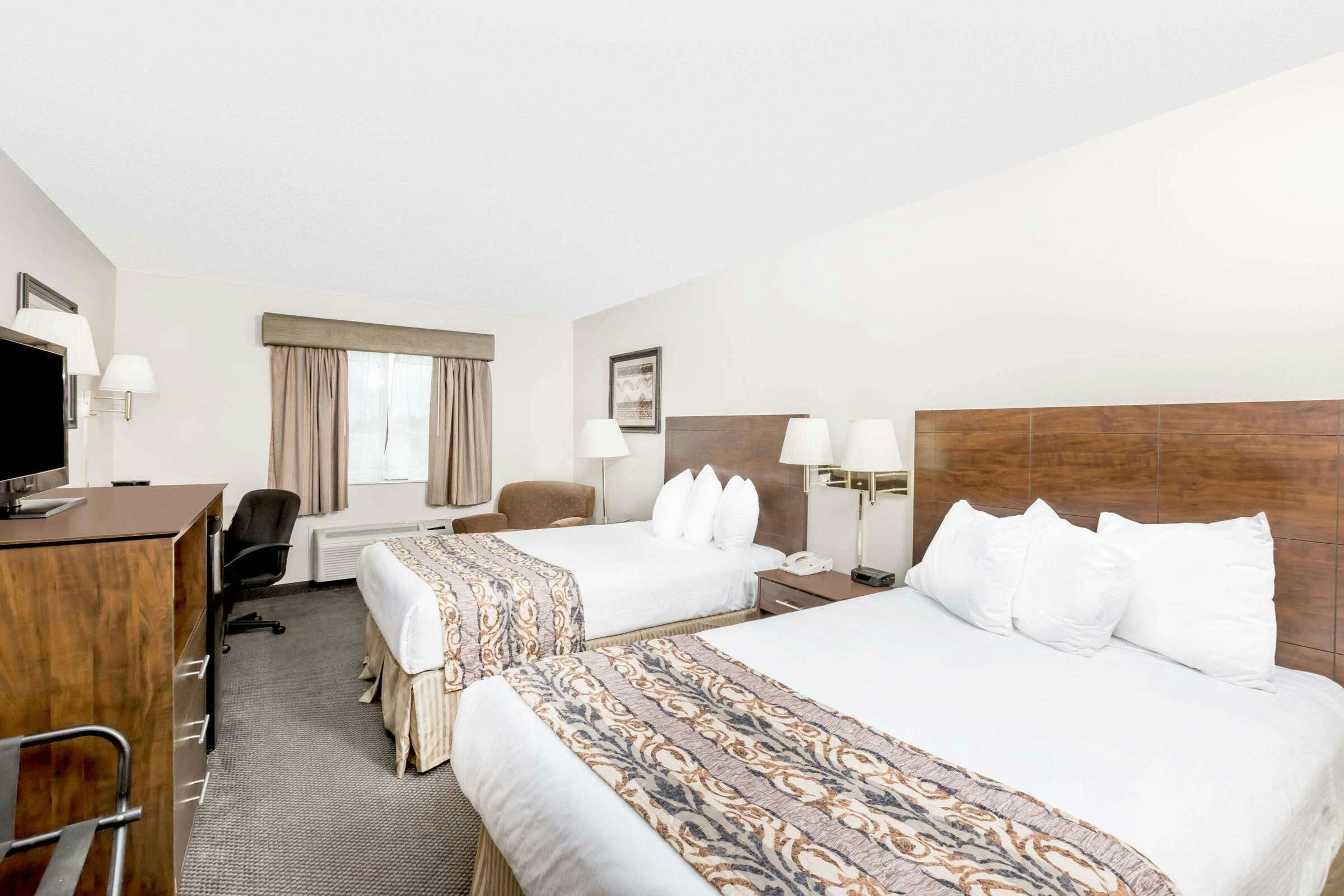 Hotel Baymont Inn Suites LeMars photo 5