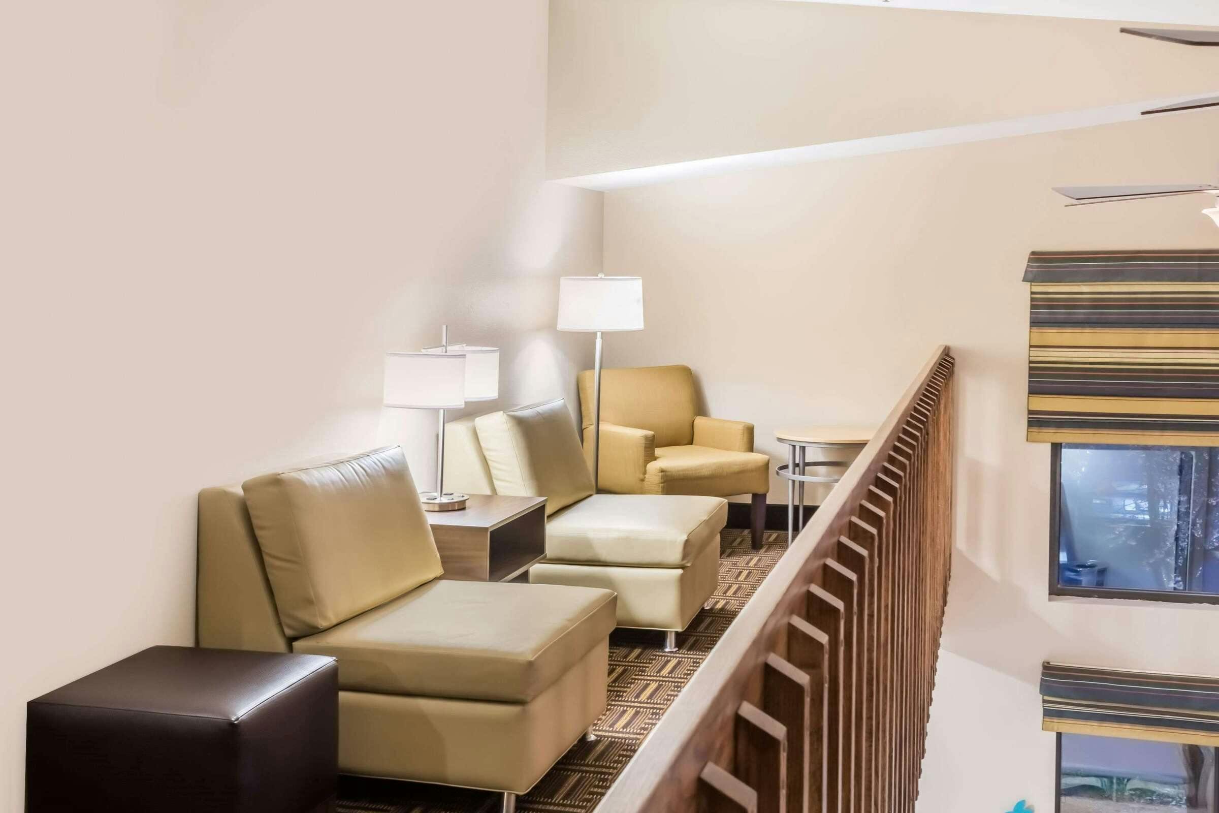 Hotel Super 8 Longmont/Twin Peaks photo 1