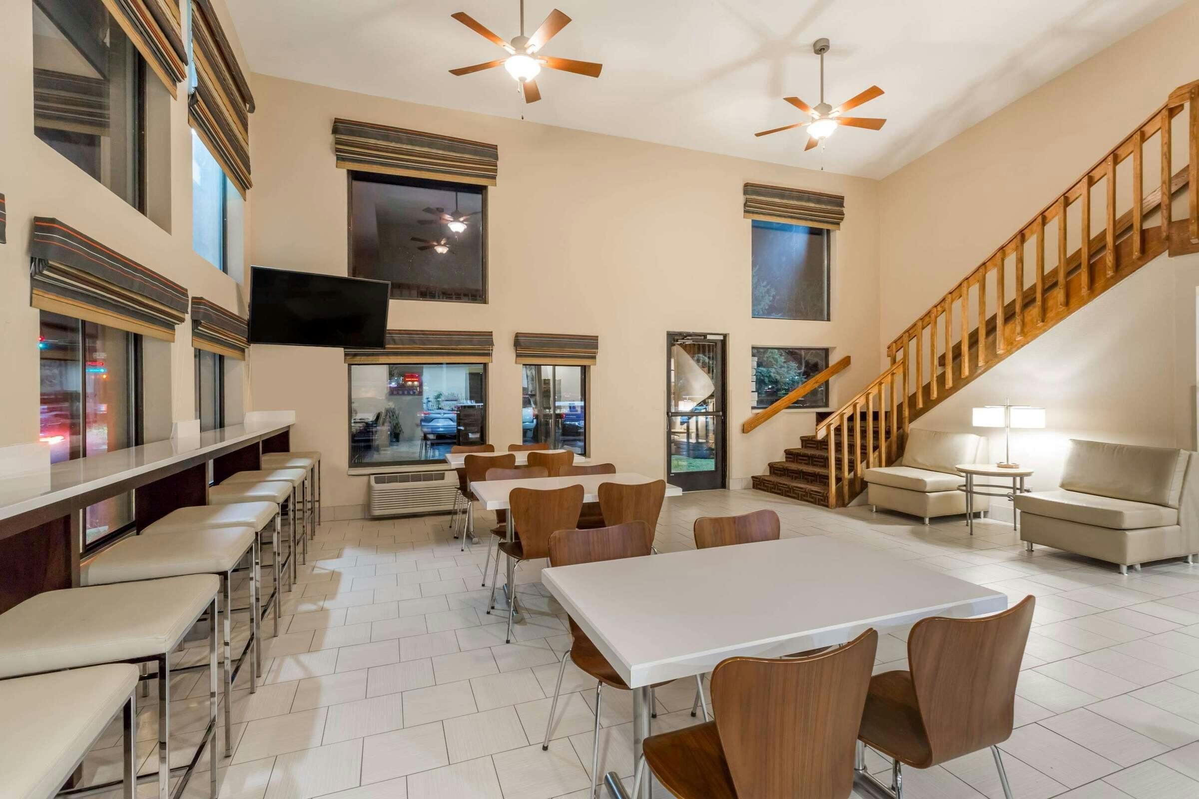 Hotel Super 8 Longmont/Twin Peaks photo 2