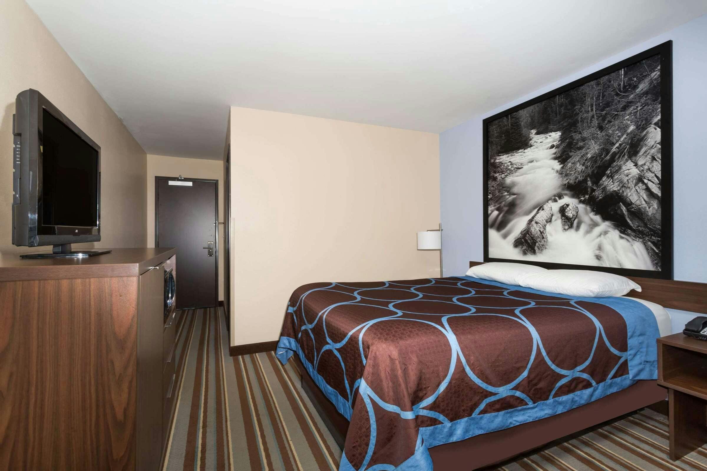 Hotel Super 8 Longmont/Twin Peaks photo 3