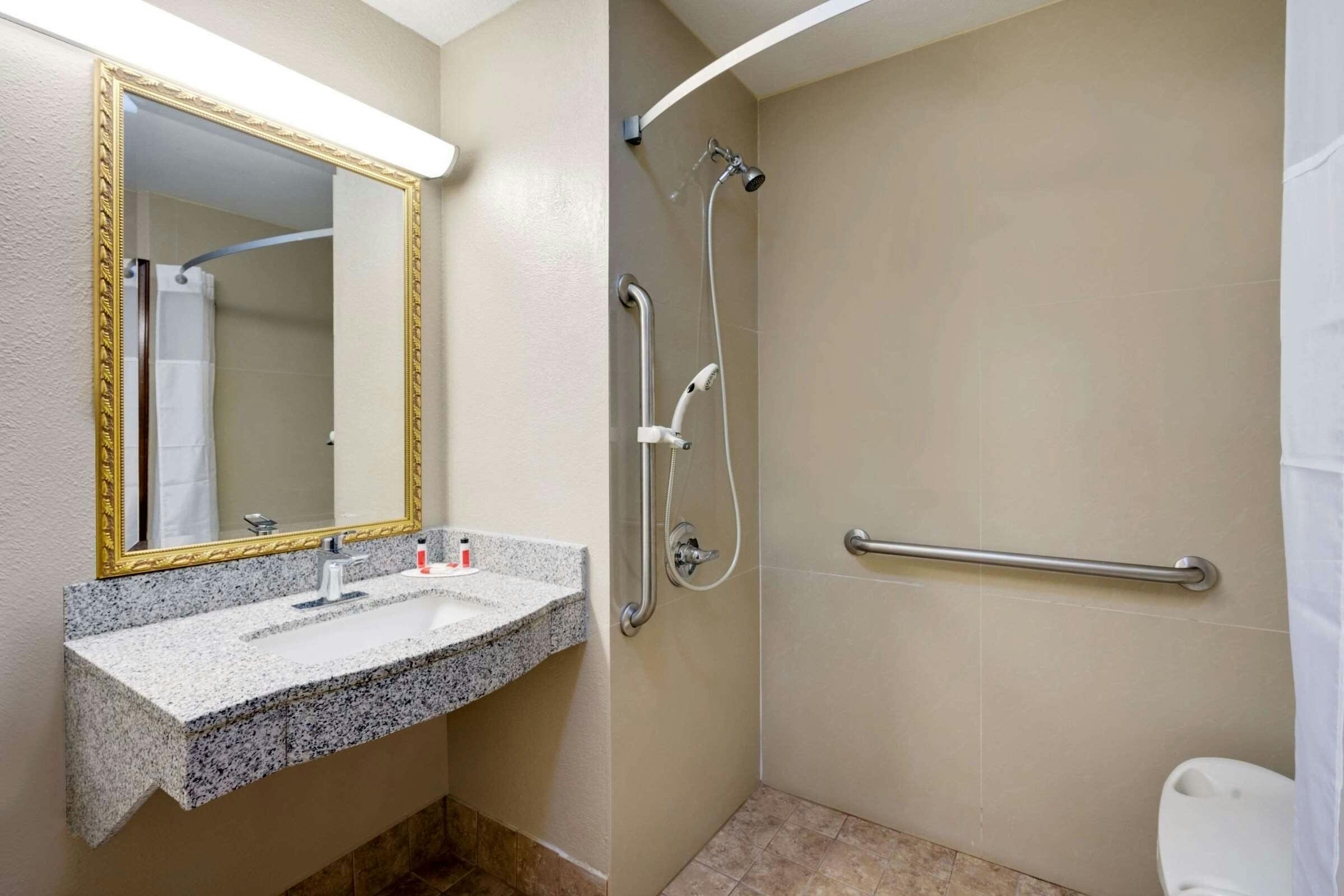 Hotel Super 8 by Wyndham Lexington/Hamburg Area photo 4